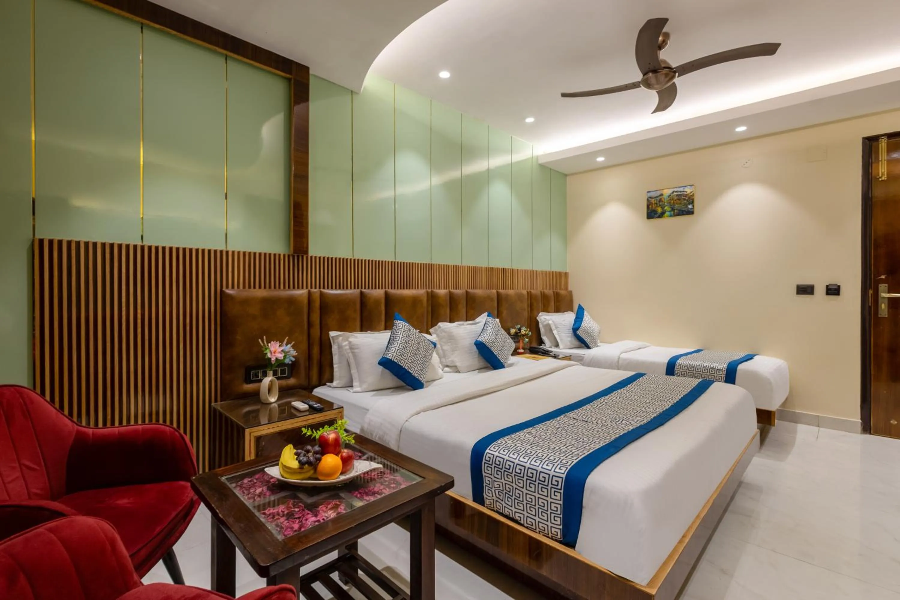 Living room, Bed in Hotel Vanson Villa, City Centre - With Free Airport & Train Station Pickup