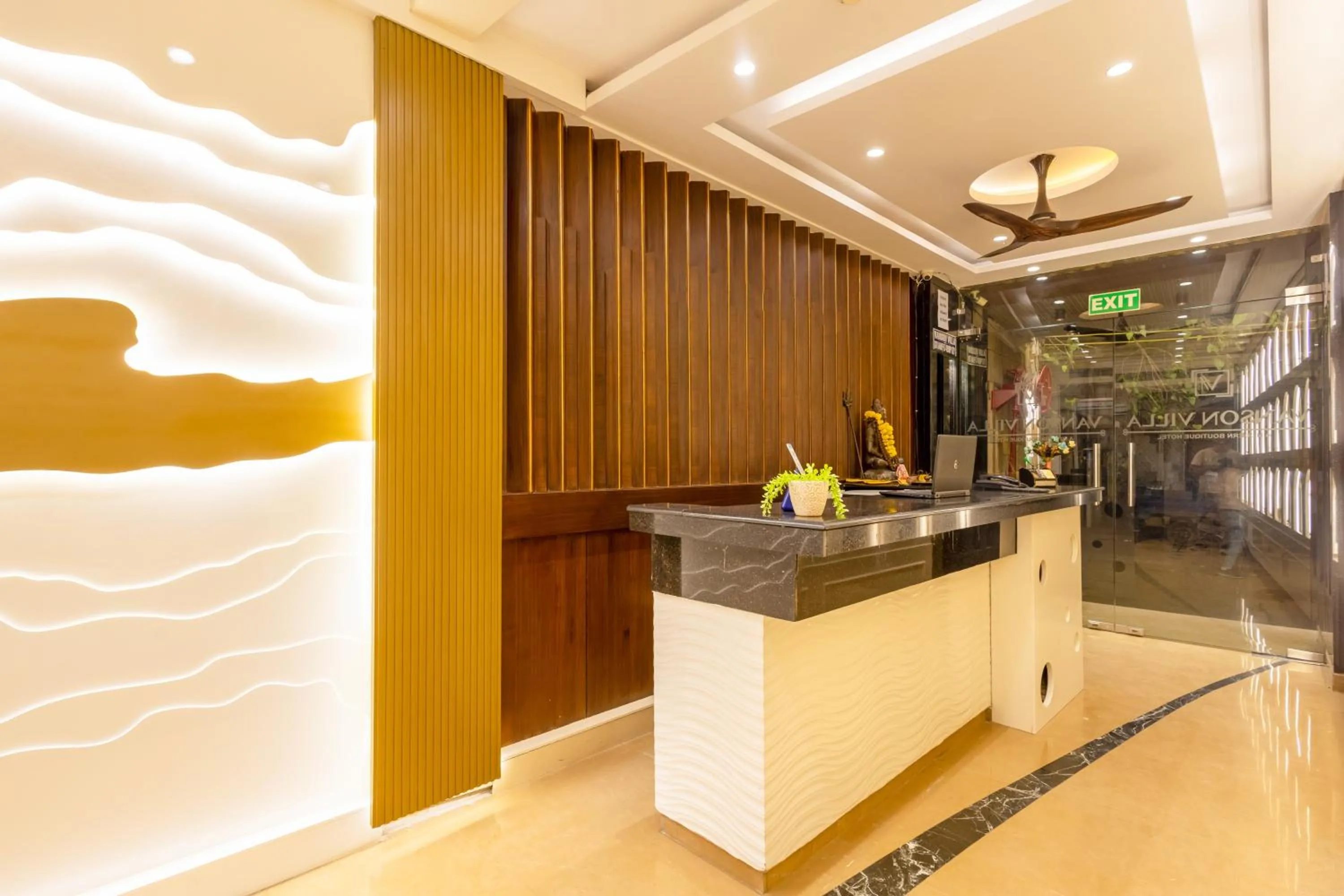 Lobby or reception in Hotel Vanson Villa, City Centre - With Free Airport & Train Station Pickup