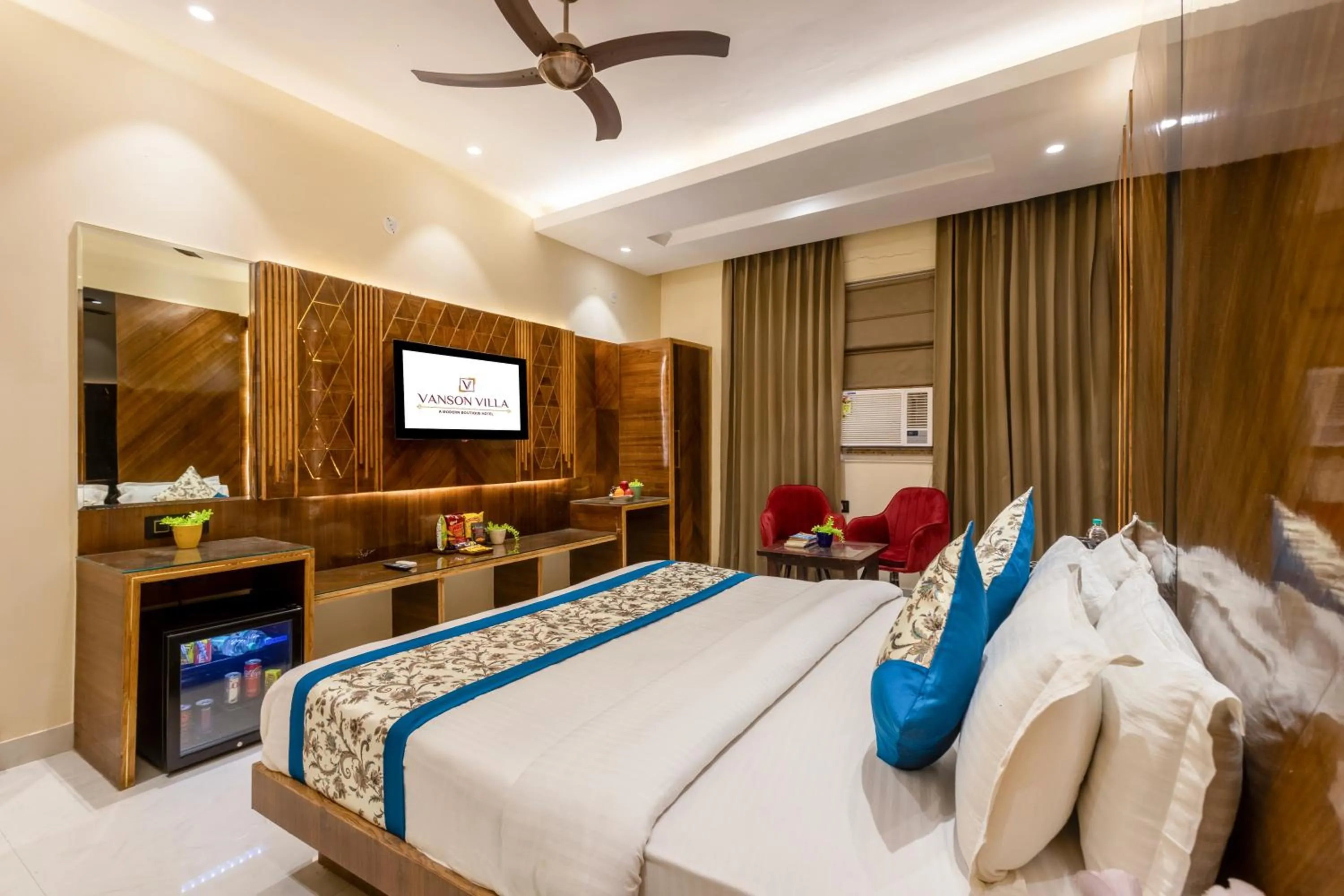 TV and multimedia, Bed in Hotel Vanson Villa, City Centre - With Free Airport & Train Station Pickup