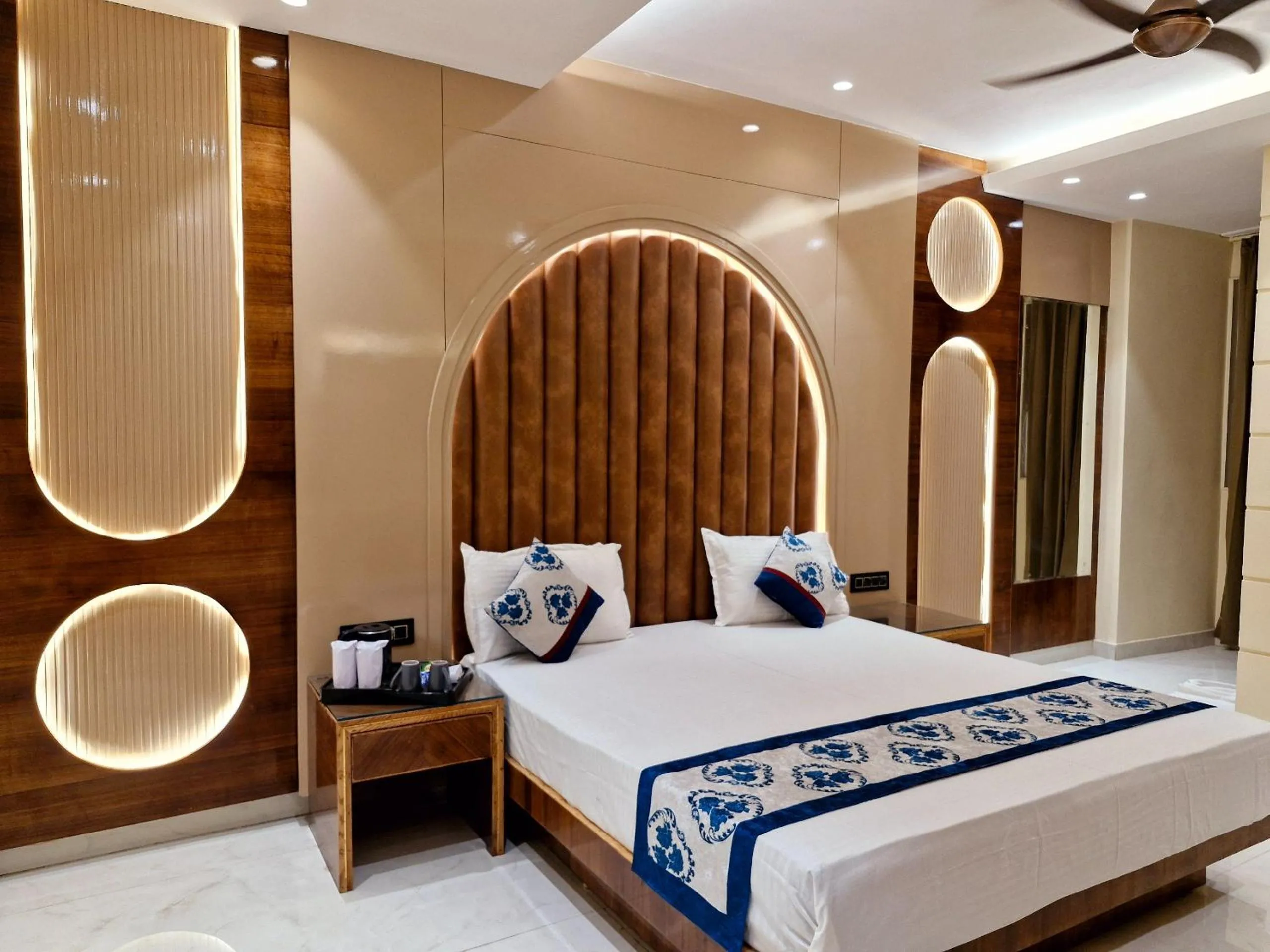 Bed in Hotel Vanson Villa, City Centre - With Free Airport & Train Station Pickup
