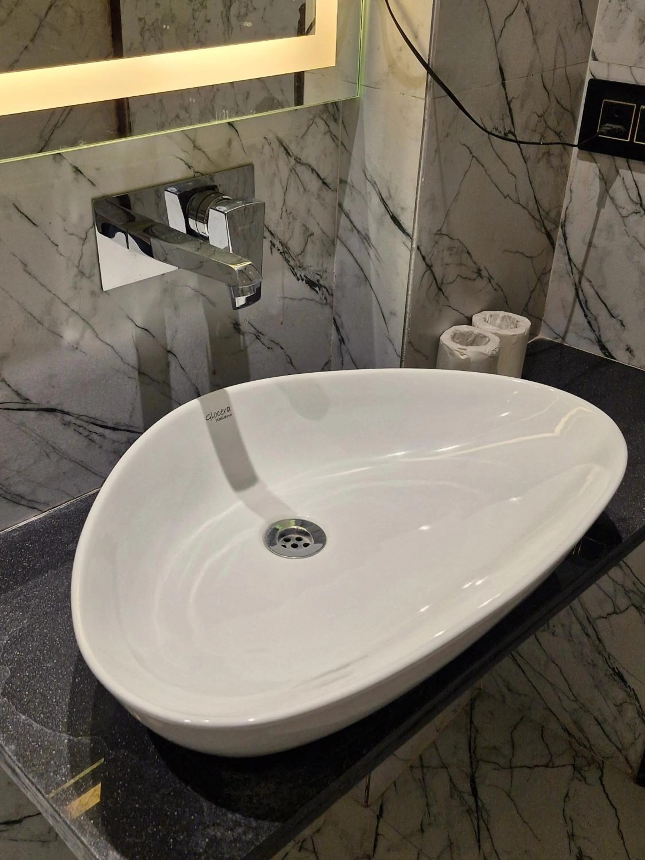 Bathroom in Hotel Vanson Villa, City Centre - With Free Airport & Train Station Pickup