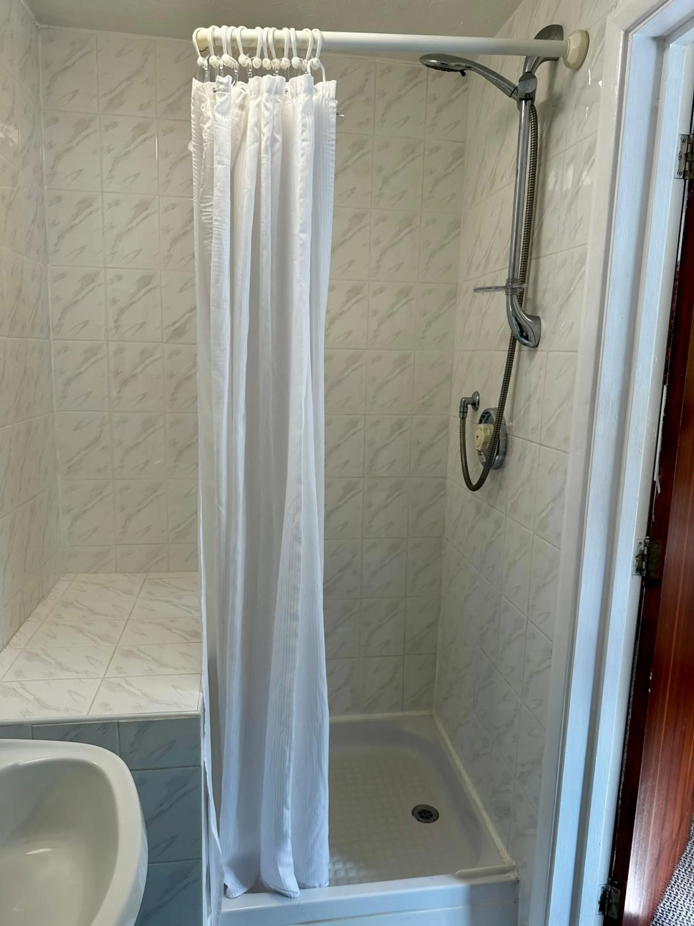 Shower in The Kings Head Inn