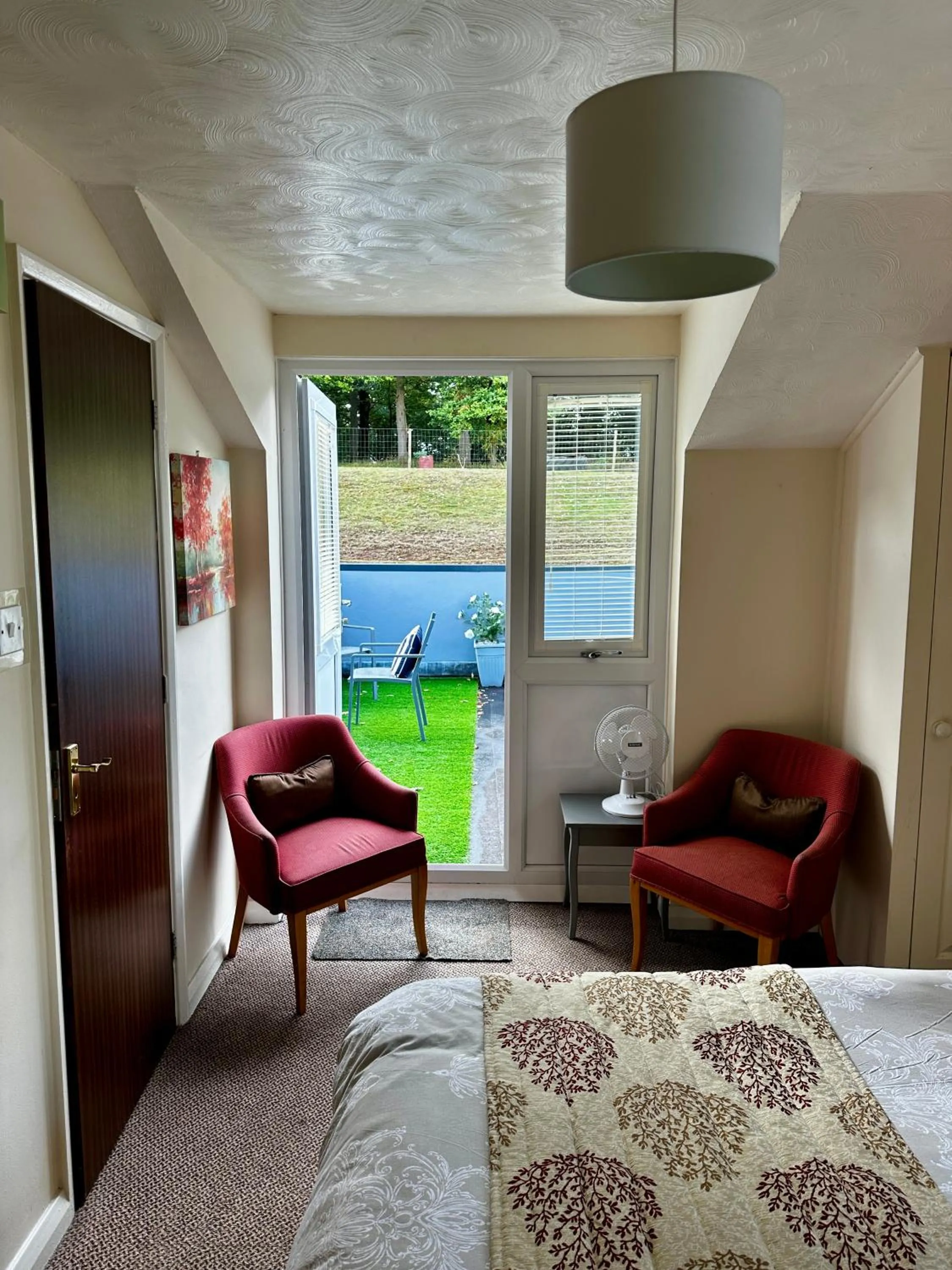 Patio, Bed in The Kings Head Inn