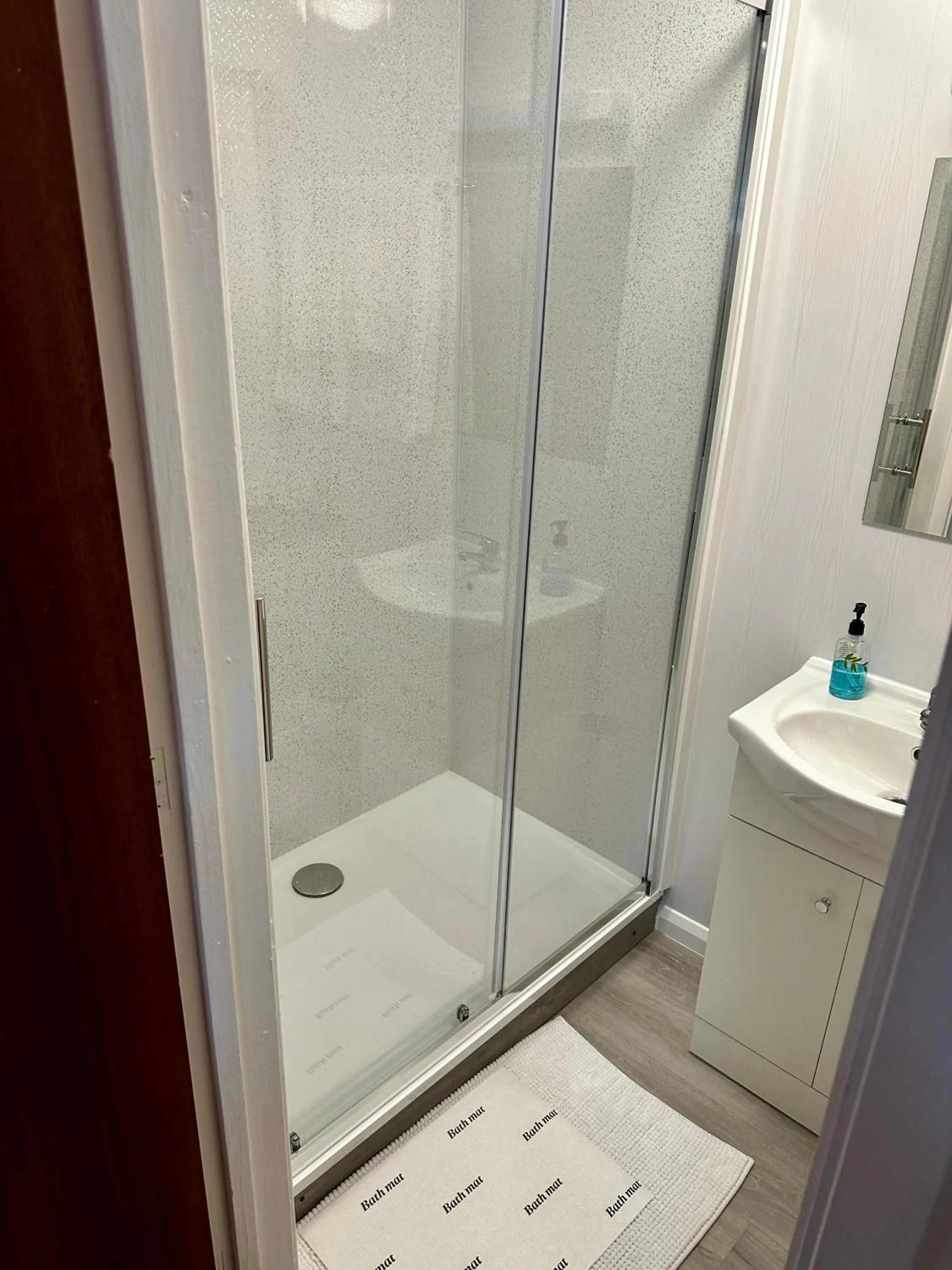 Shower in The Kings Head Inn