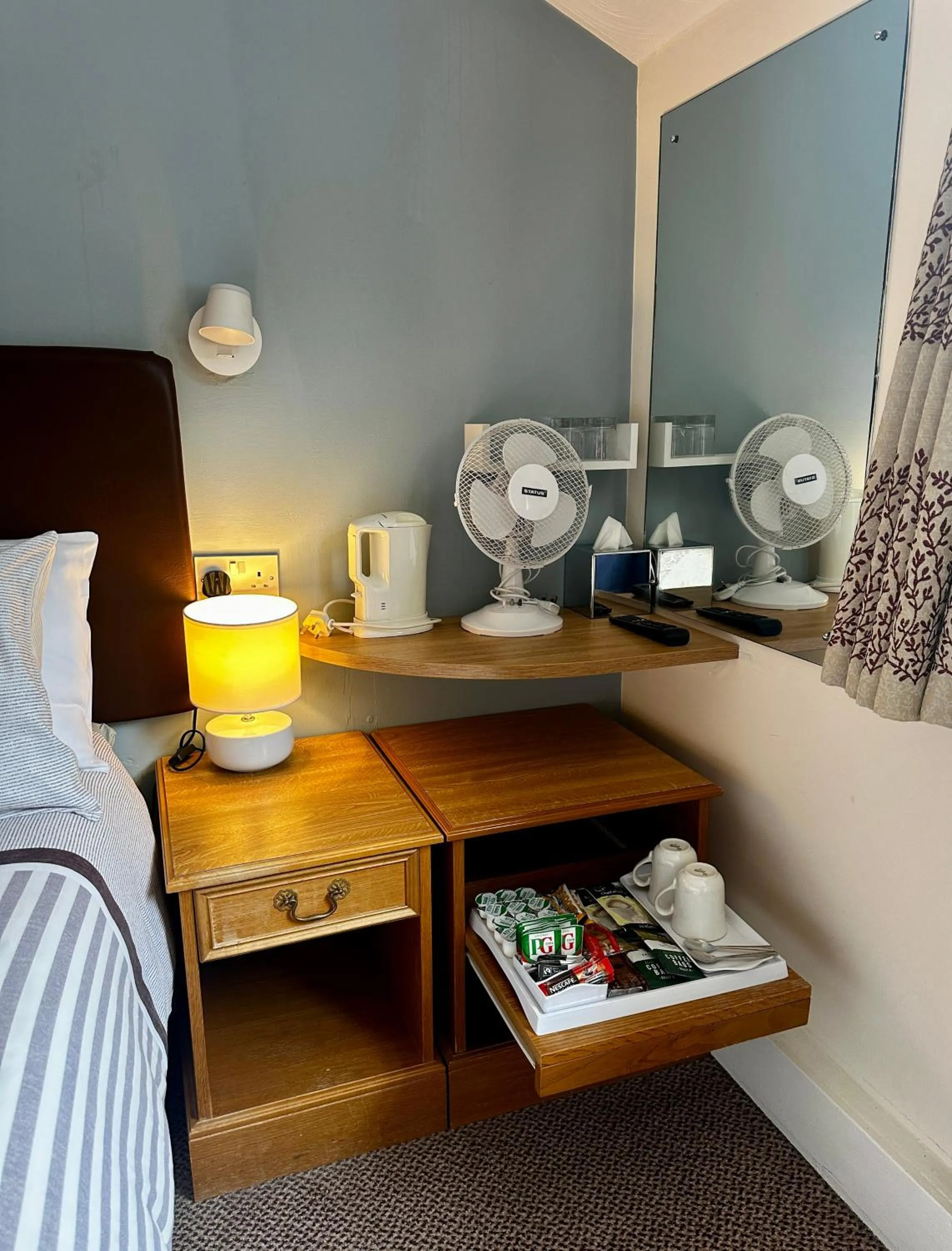 Coffee/tea facilities, Bed in The Kings Head Inn