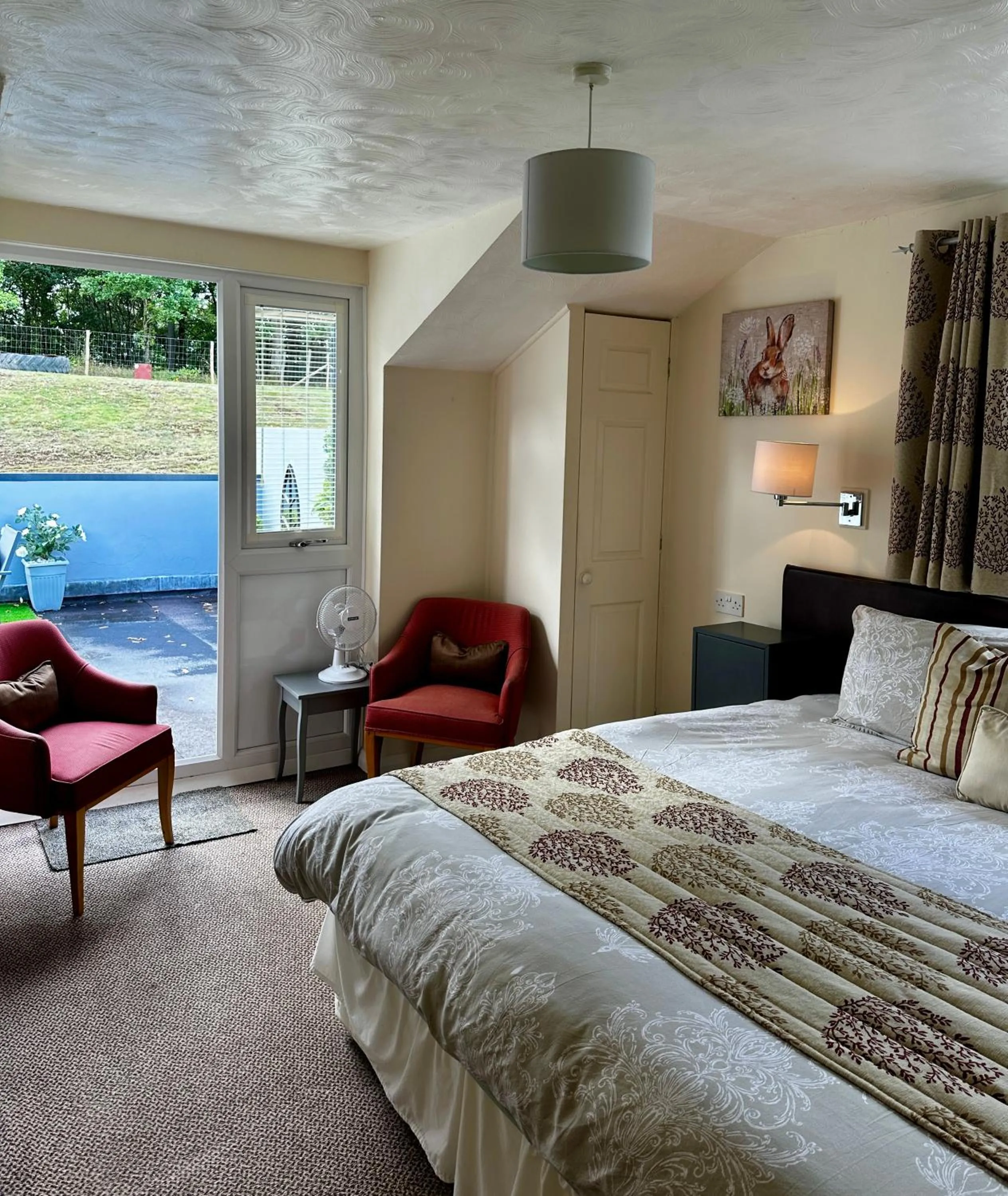 Patio, Bed in The Kings Head Inn