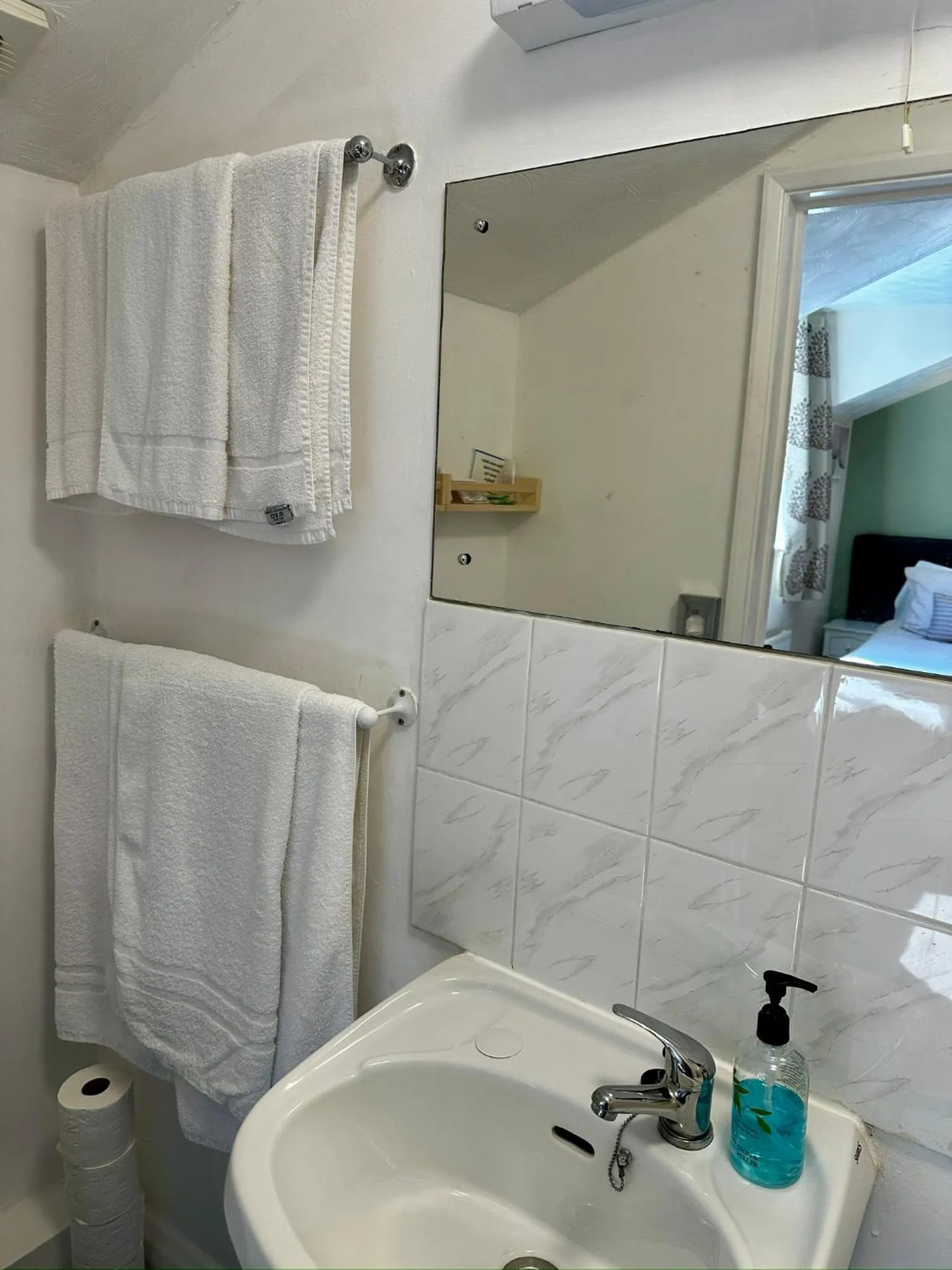 Shower in The Kings Head Inn