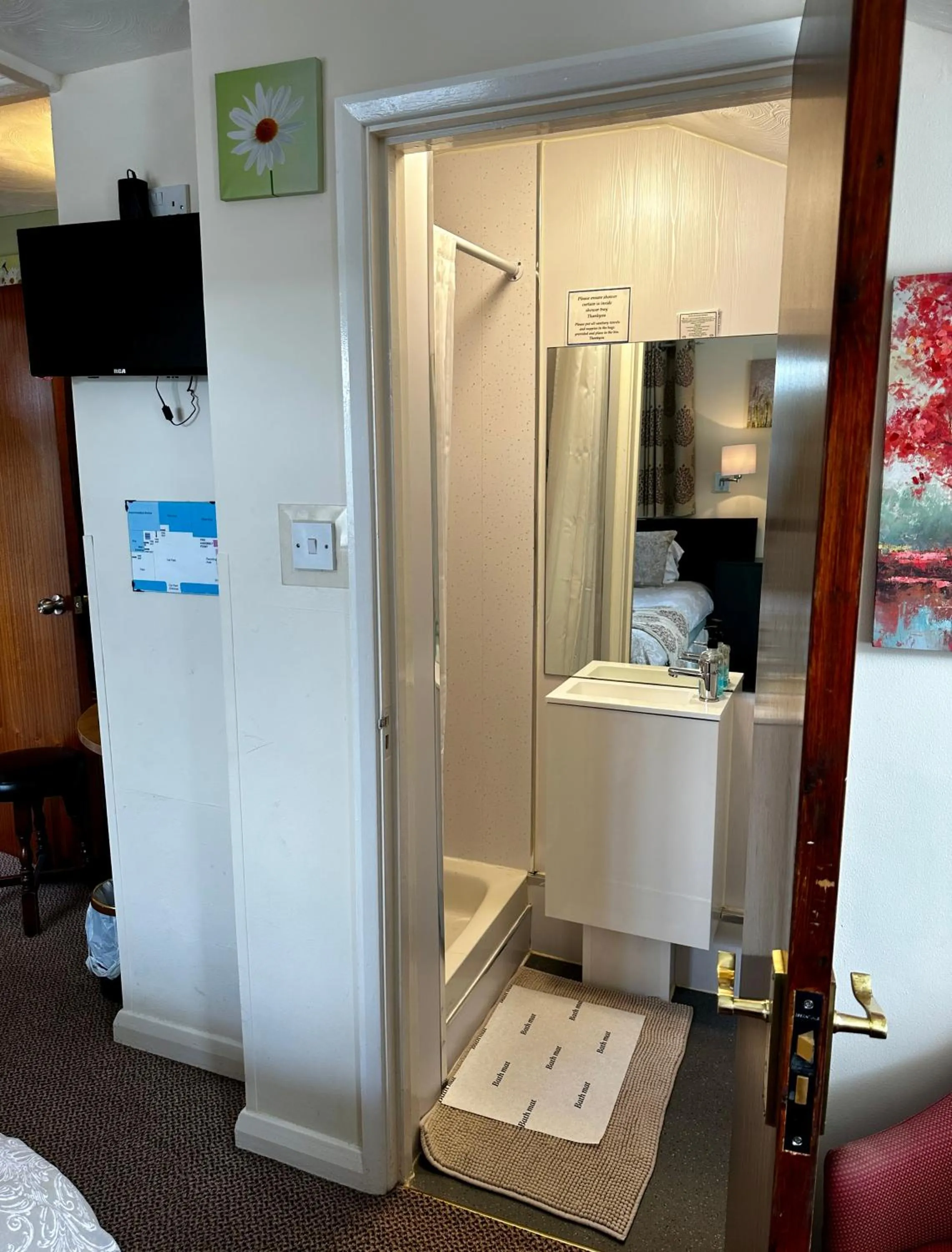 Shower in The Kings Head Inn
