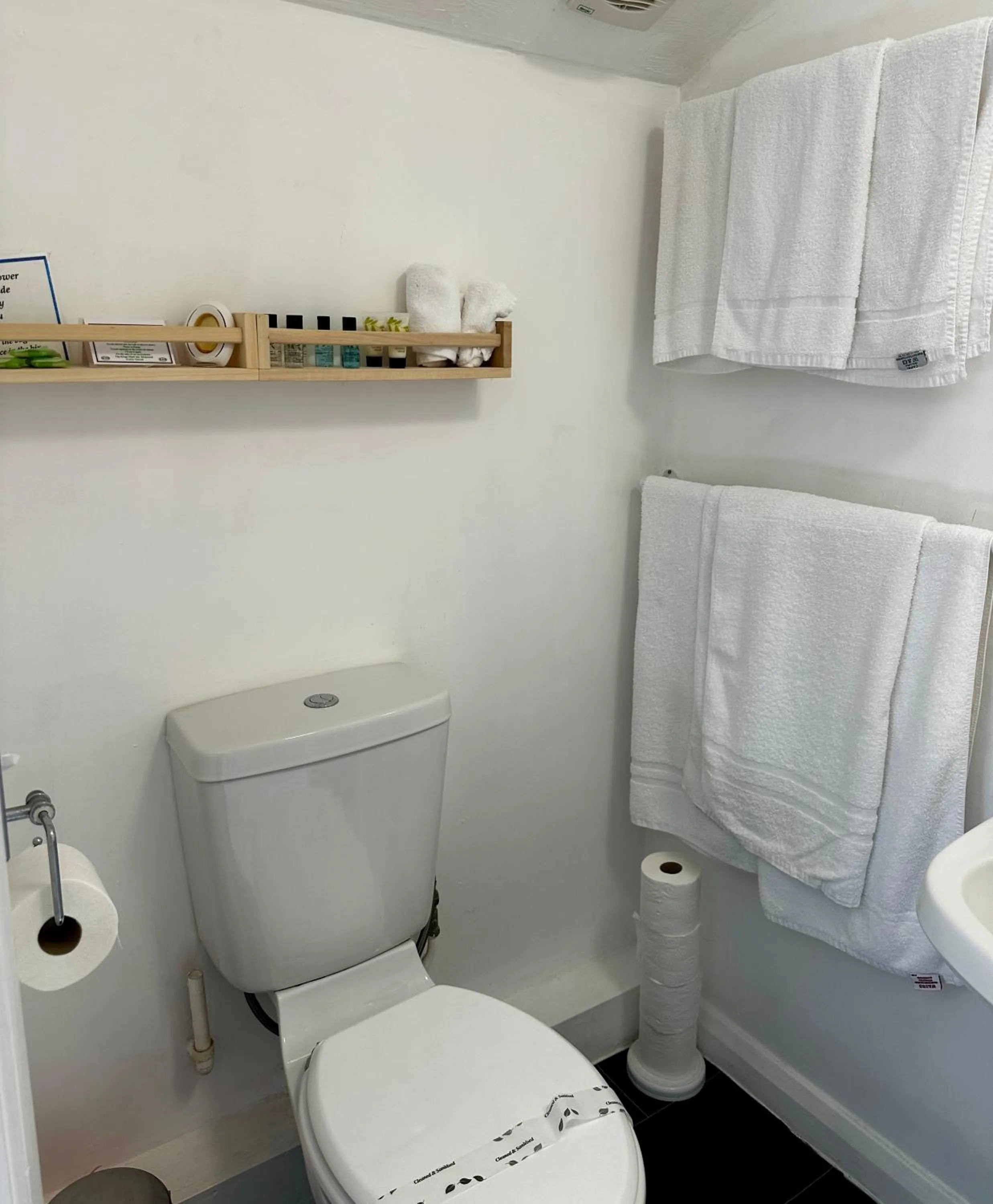 Toilet in The Kings Head Inn