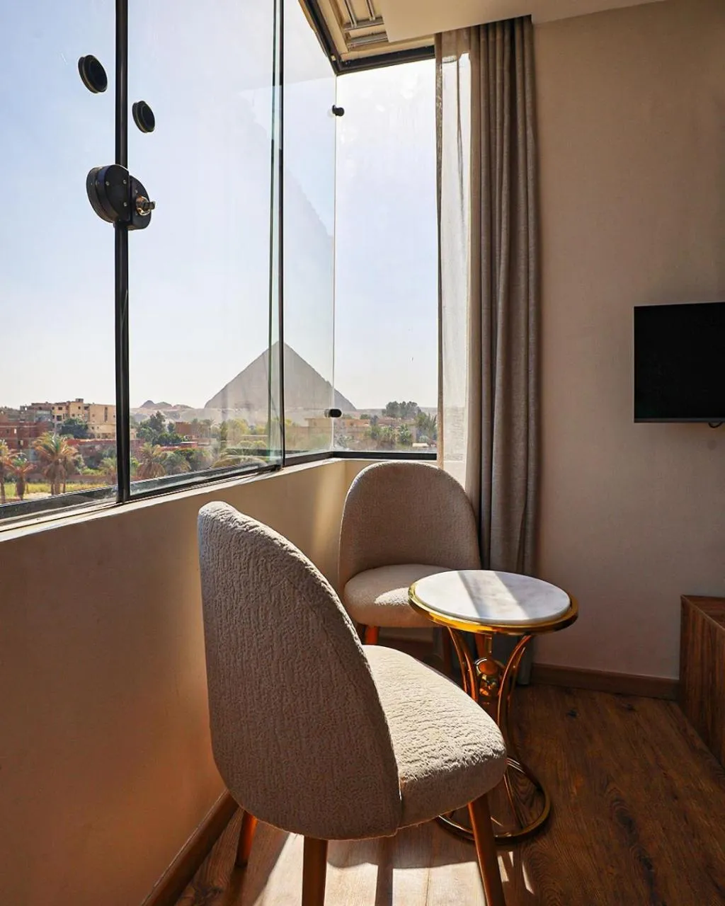 Living room in Palacio Pyramids Hotel