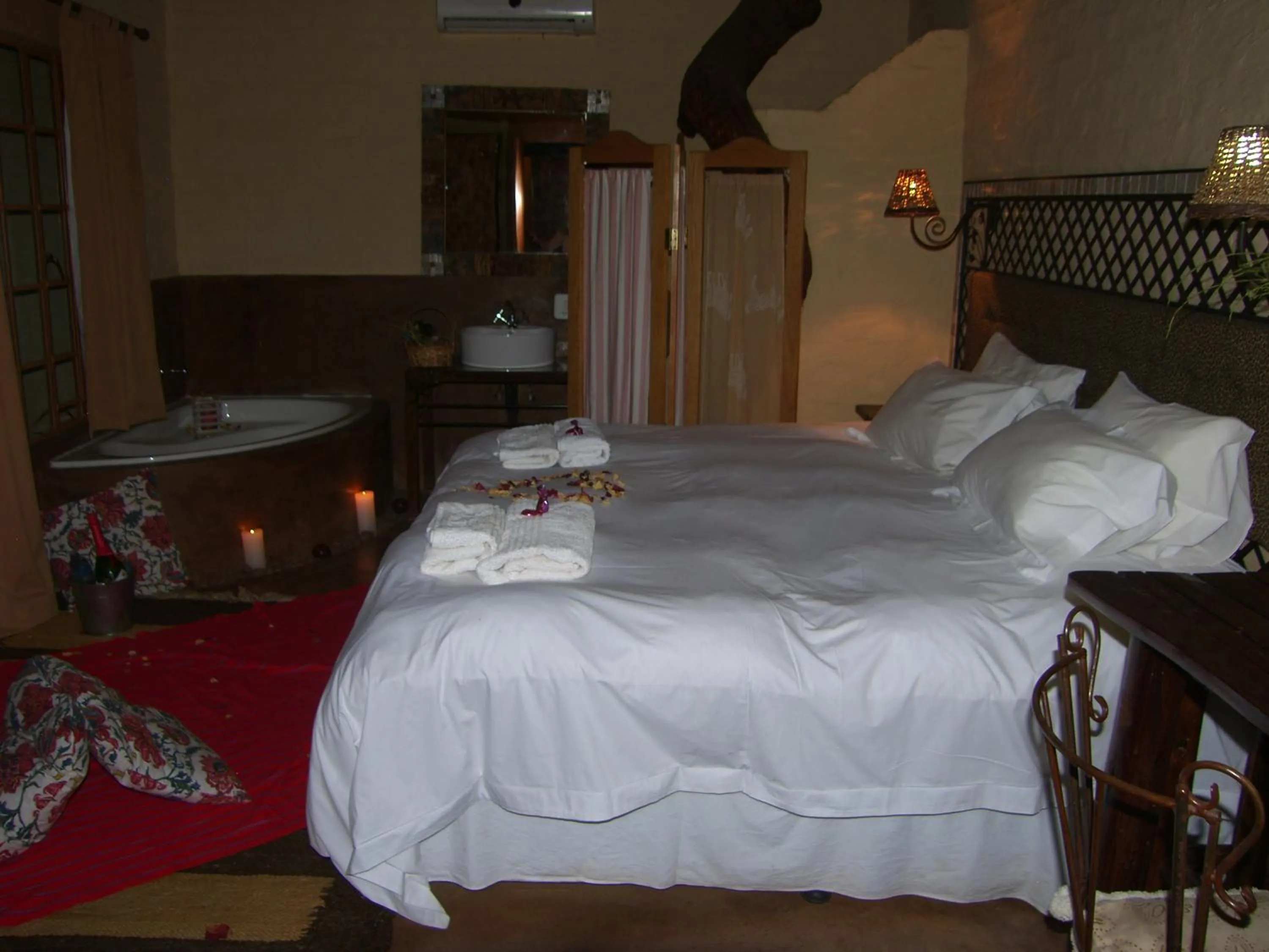 Bed in African Silhouette Guesthouse