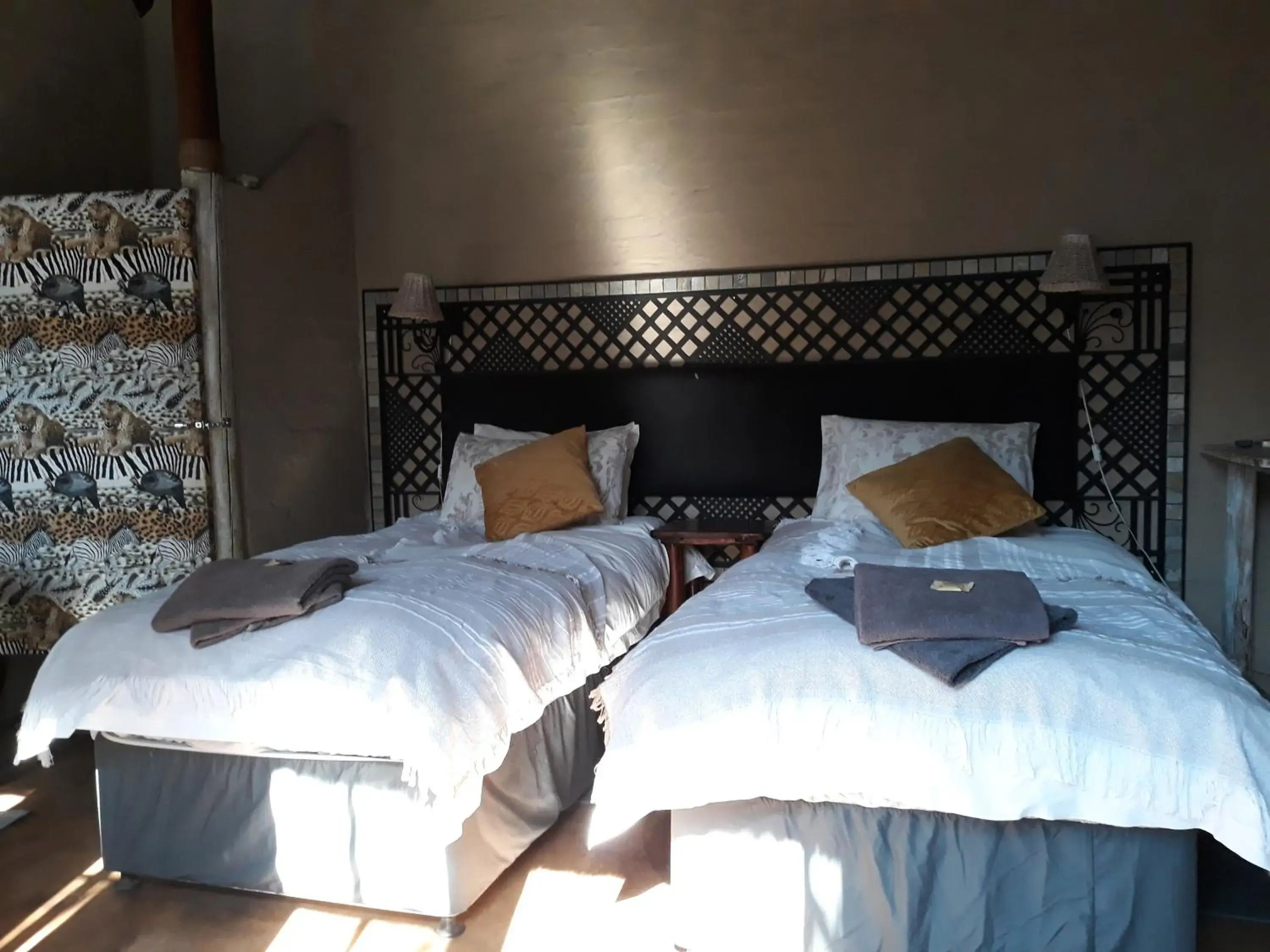 Twin Room with Garden View in African Silhouette Guesthouse Twin Room with Garden View in African Silhouette Guesthouse