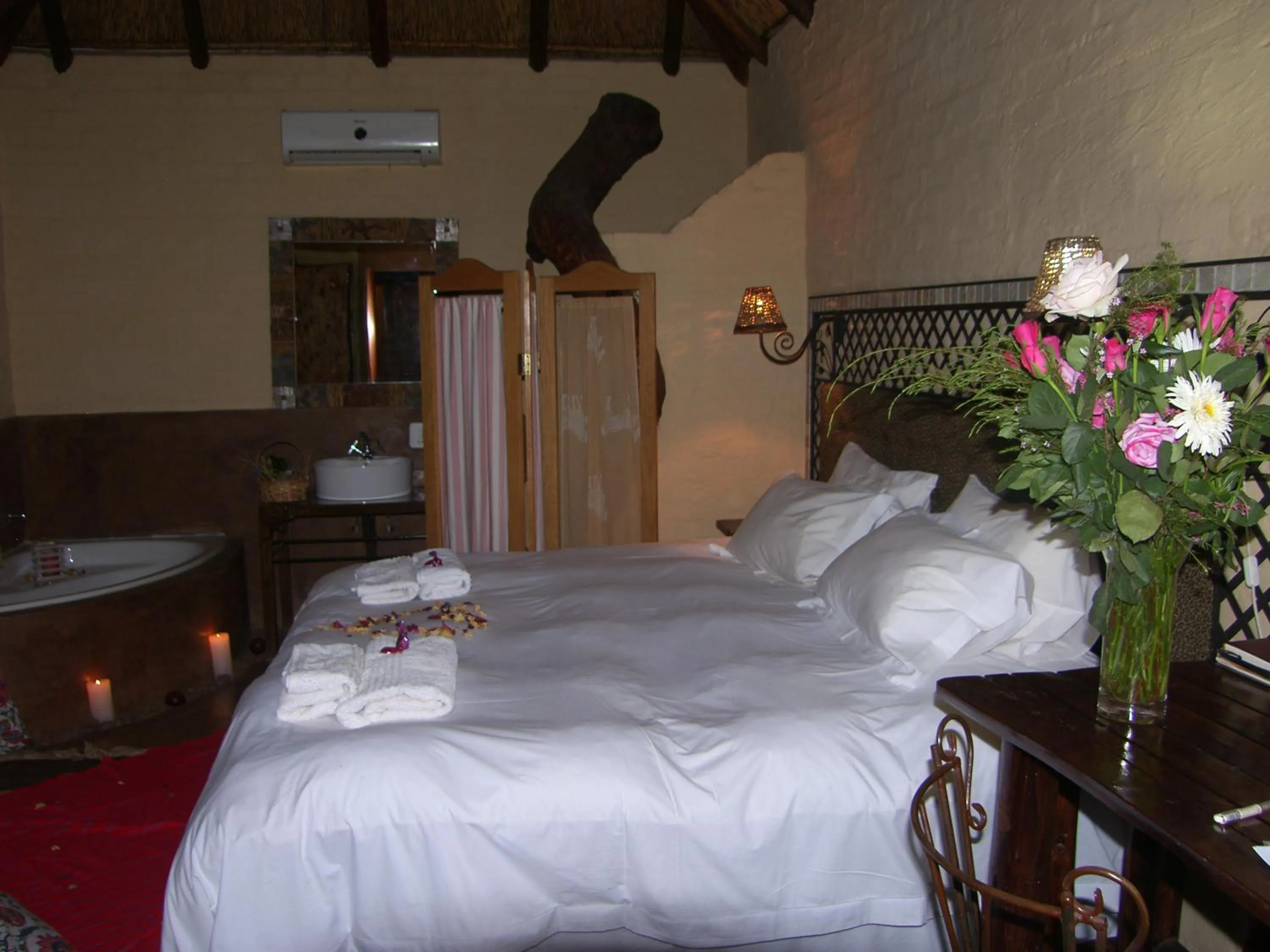 On site, Bed in African Silhouette Guesthouse