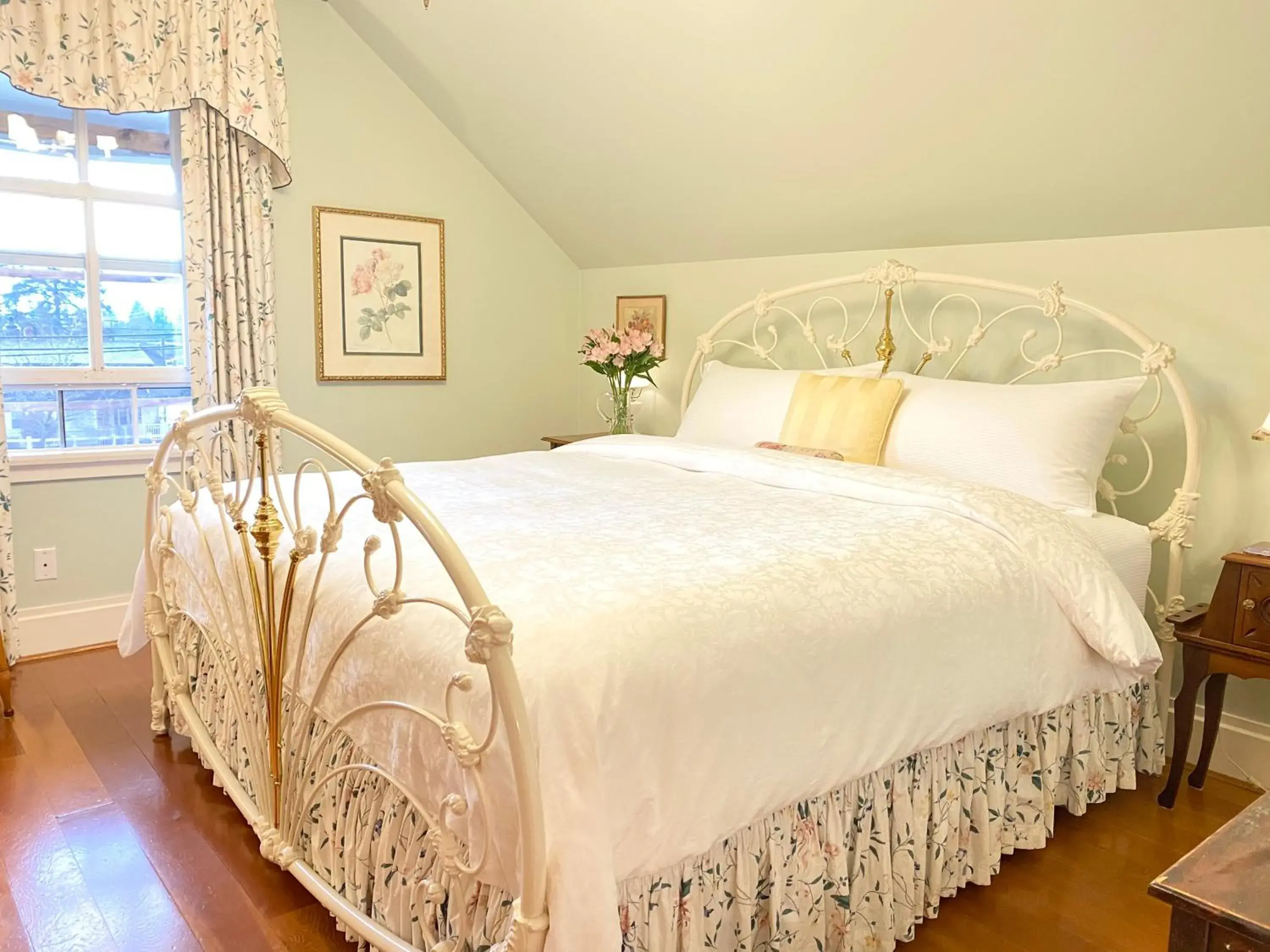 King Room in Princess and the Pea Hotel King Room in Princess and the Pea Hotel