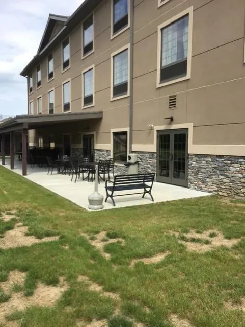 Creekstone Inn & Suites - St Marys