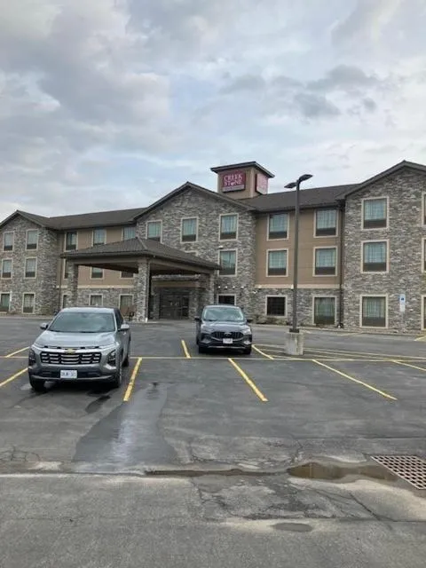 Creekstone Inn & Suites - St Marys