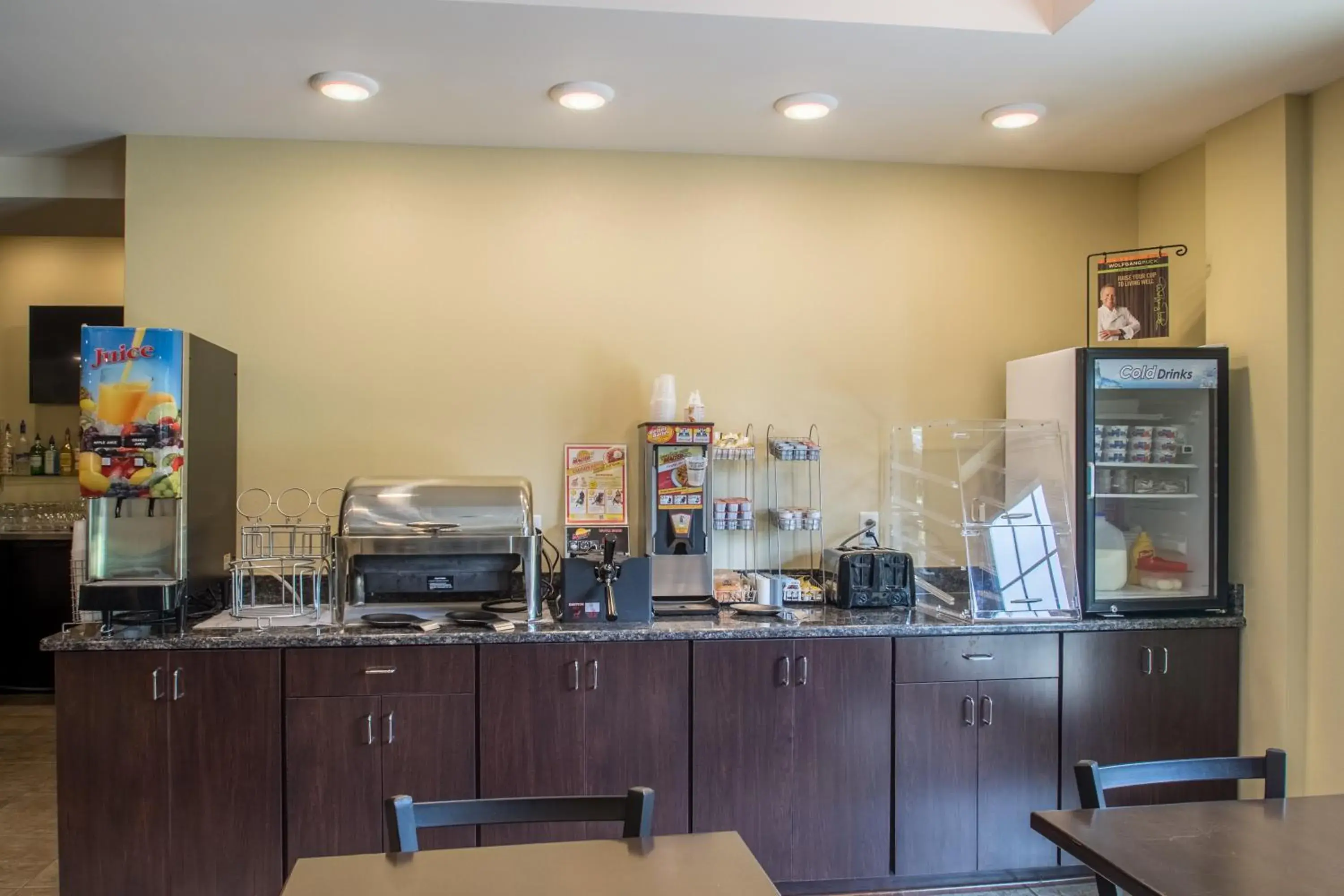 Food and drinks in Cobblestone Inn & Suites - St Marys Food and drinks in Cobblestone Inn & Suites - St Marys