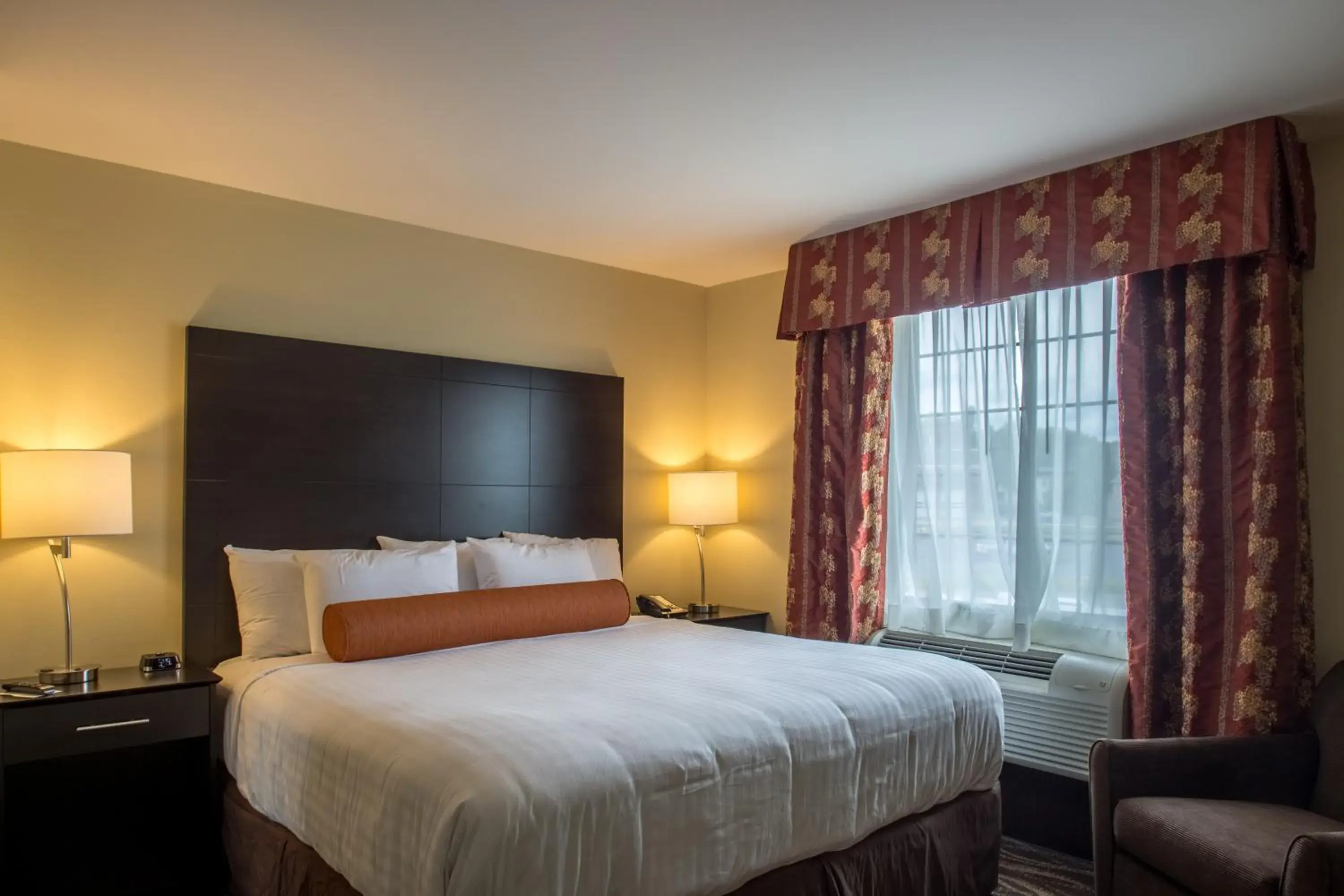 Bed in Cobblestone Inn & Suites - St Marys Bed in Cobblestone Inn & Suites - St Marys