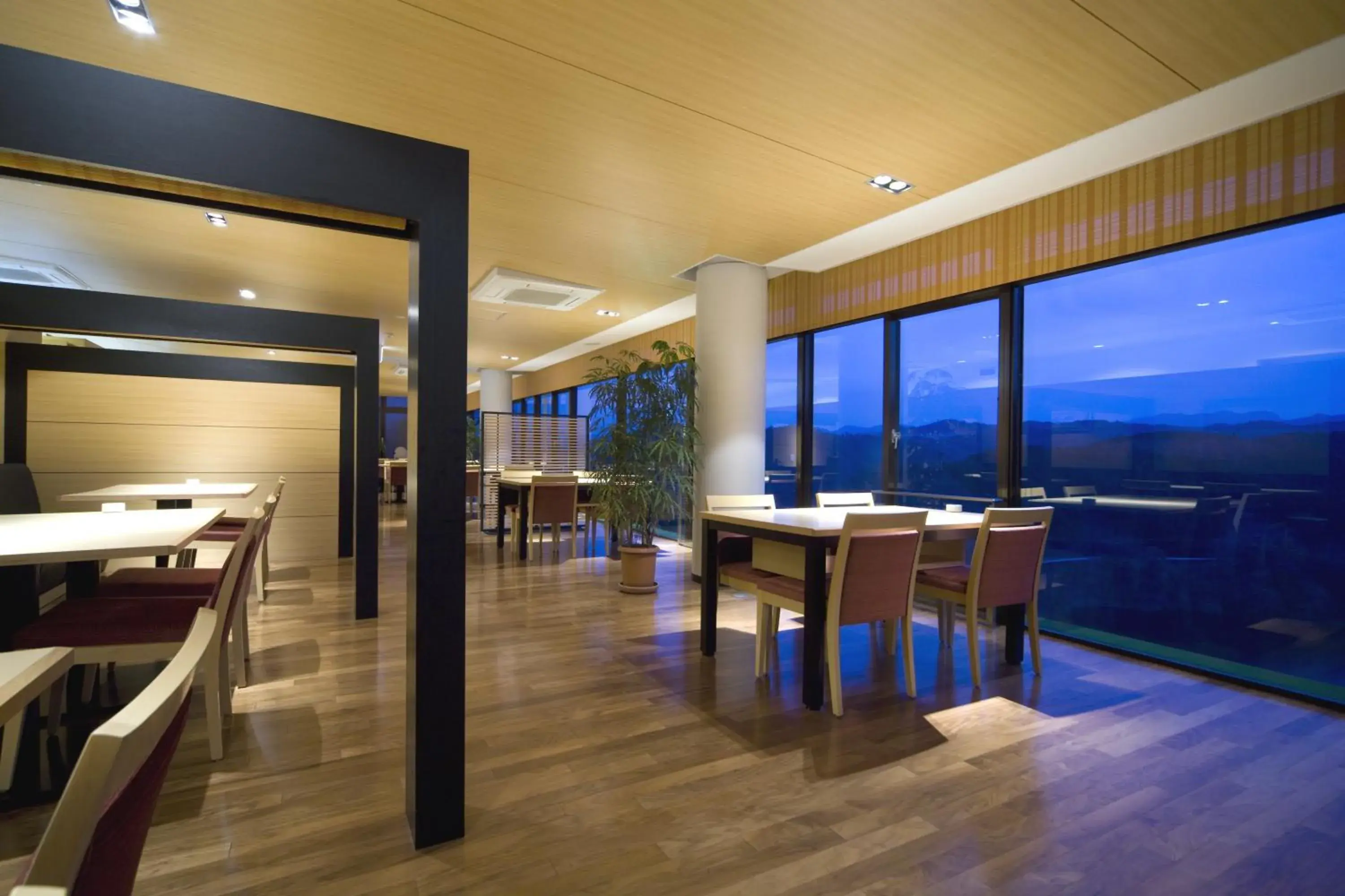 Restaurant/places to eat in Shorenji Lake Hotel Restaurant/places to eat in Shorenji Lake Hotel