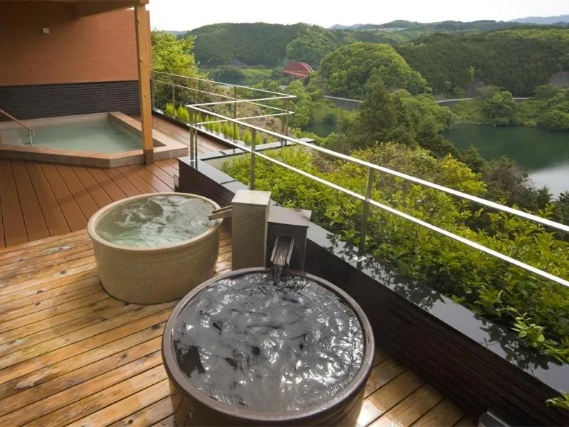 Open Air Bath in Shorenji Lake Hotel