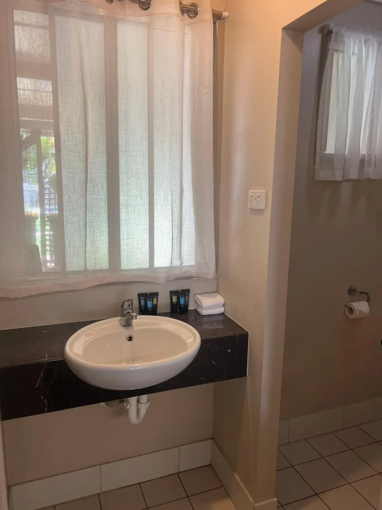 Standard Twin Room in Kalua Motel Standard Twin Room in Kalua Motel