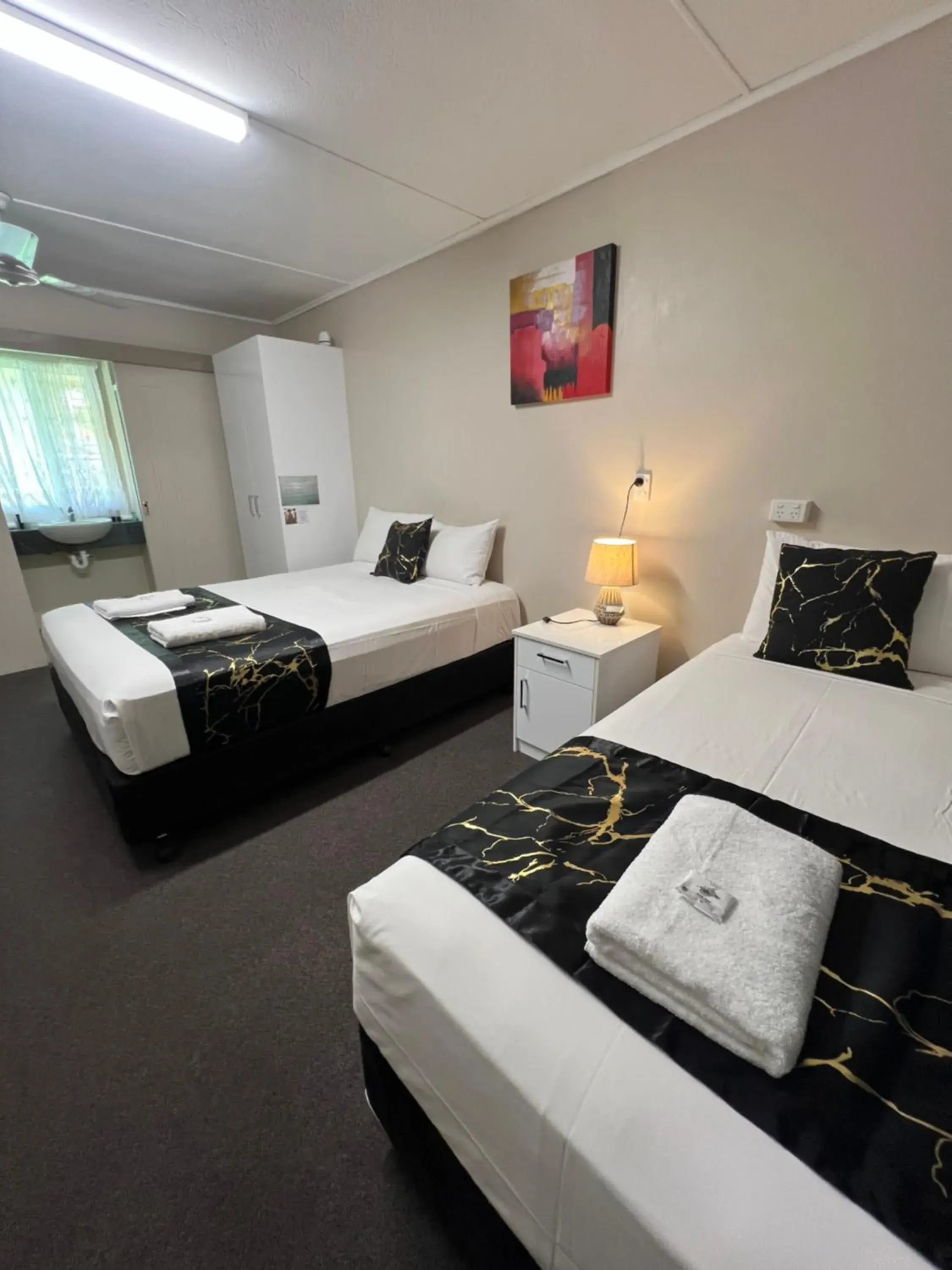 Bedroom, Bed in Kalua Motel Bedroom, Bed in Kalua Motel