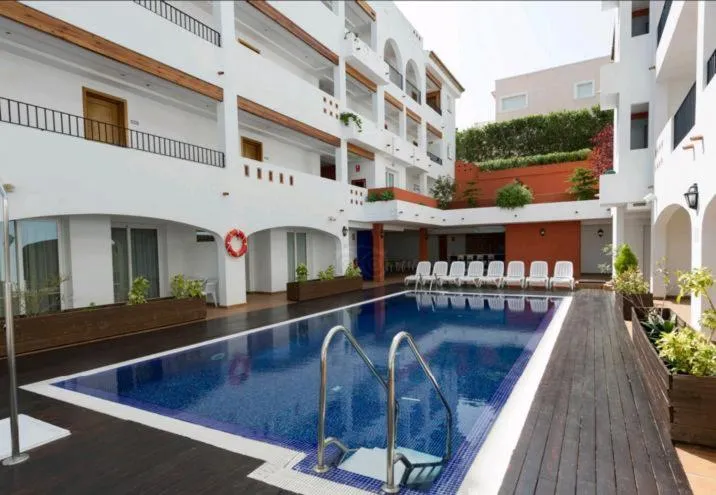 Swimming pool in Aparthotel Puerto Mar