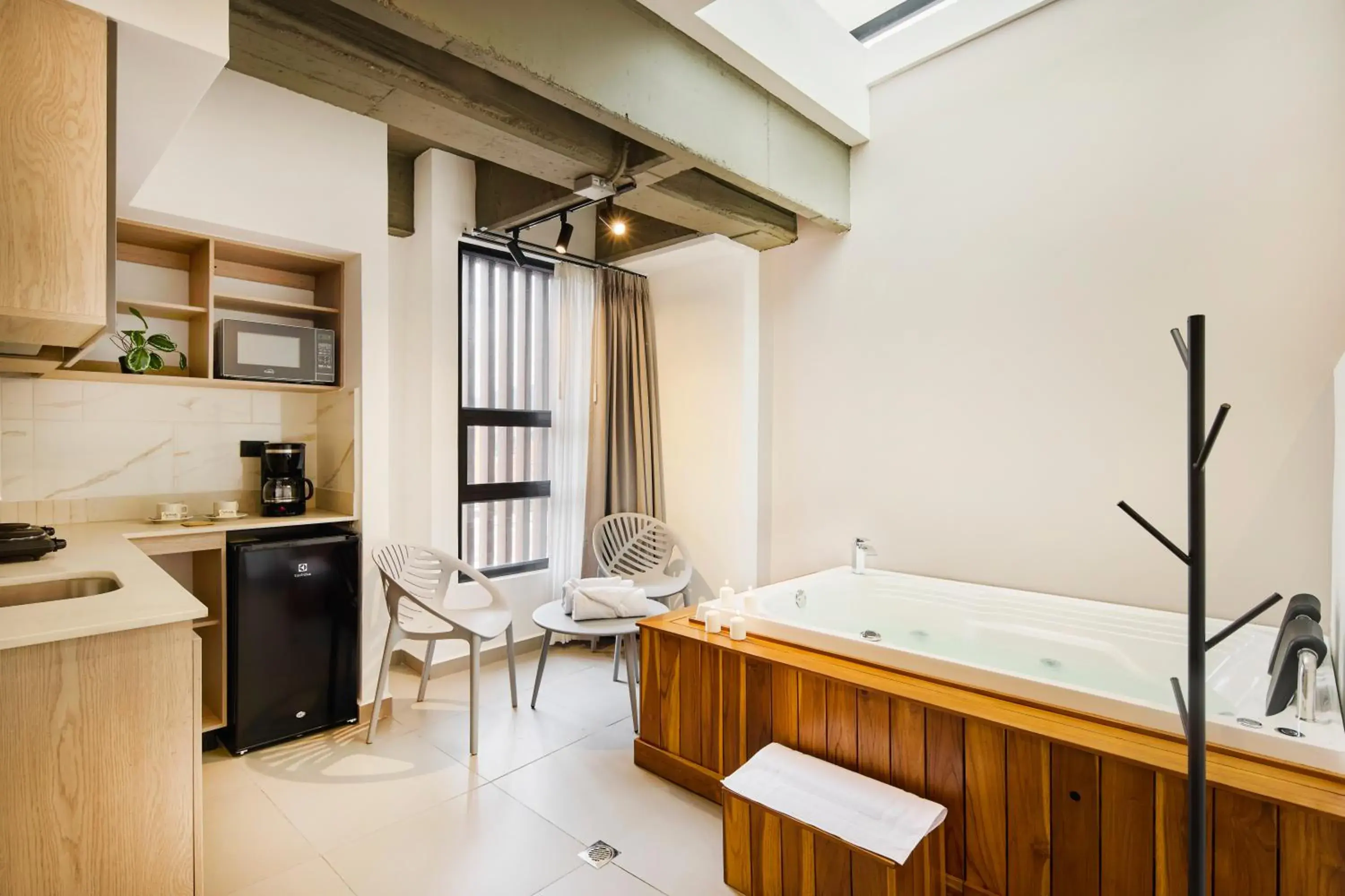Suite with Hot Tub in Hotel Attic 33 Suite with Hot Tub in Hotel Attic 33