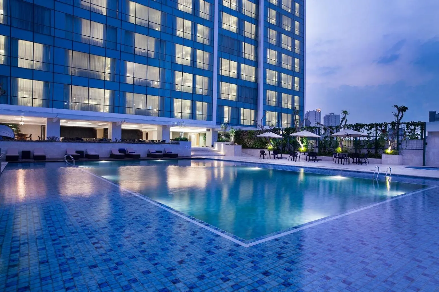 Swimming pool in Crowne Plaza Bandung by IHG