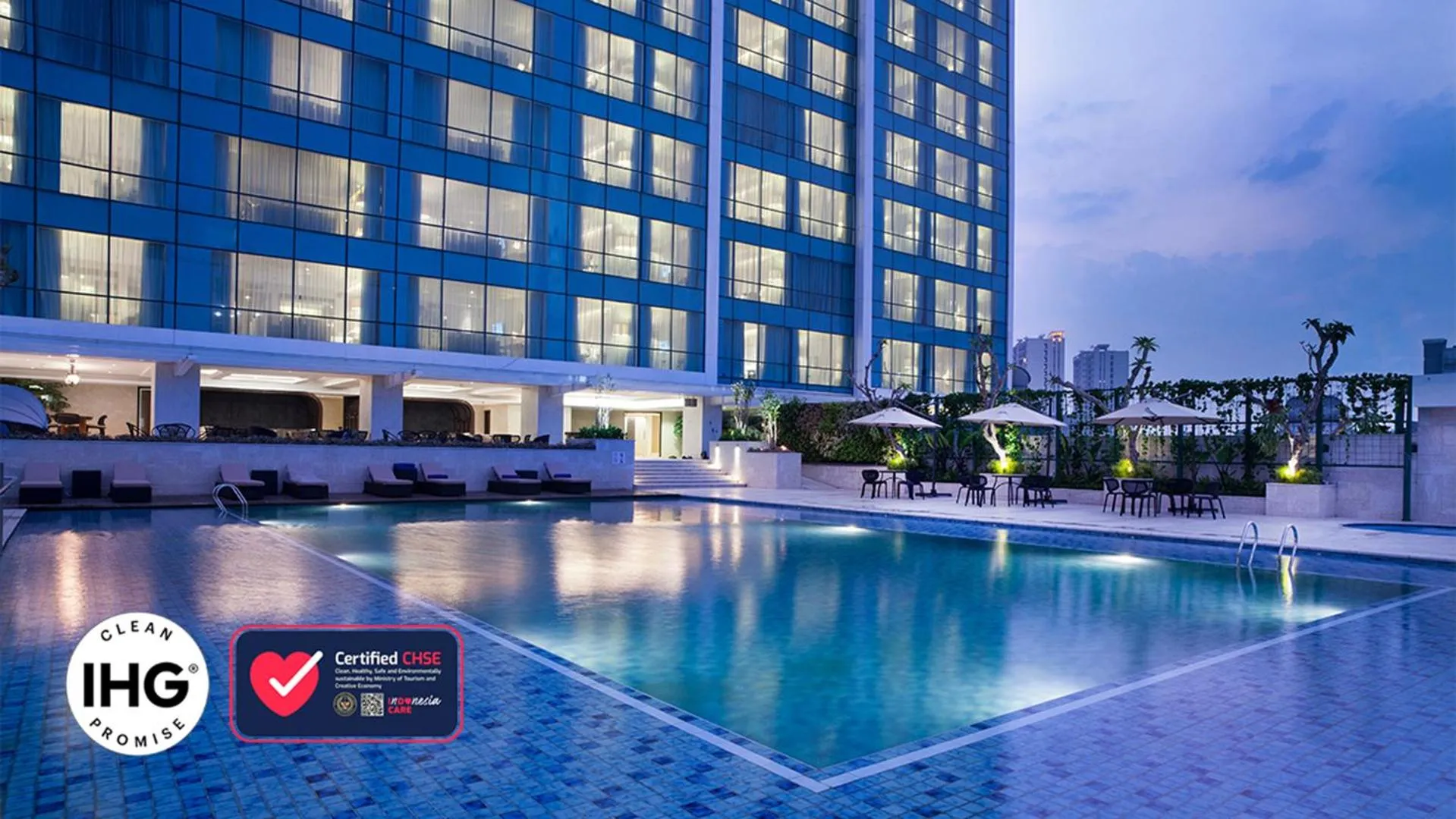 Swimming pool in Crowne Plaza Bandung by IHG