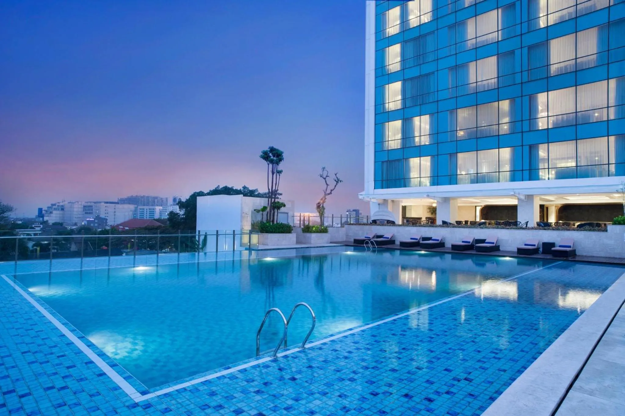 Swimming pool in Crowne Plaza Bandung by IHG