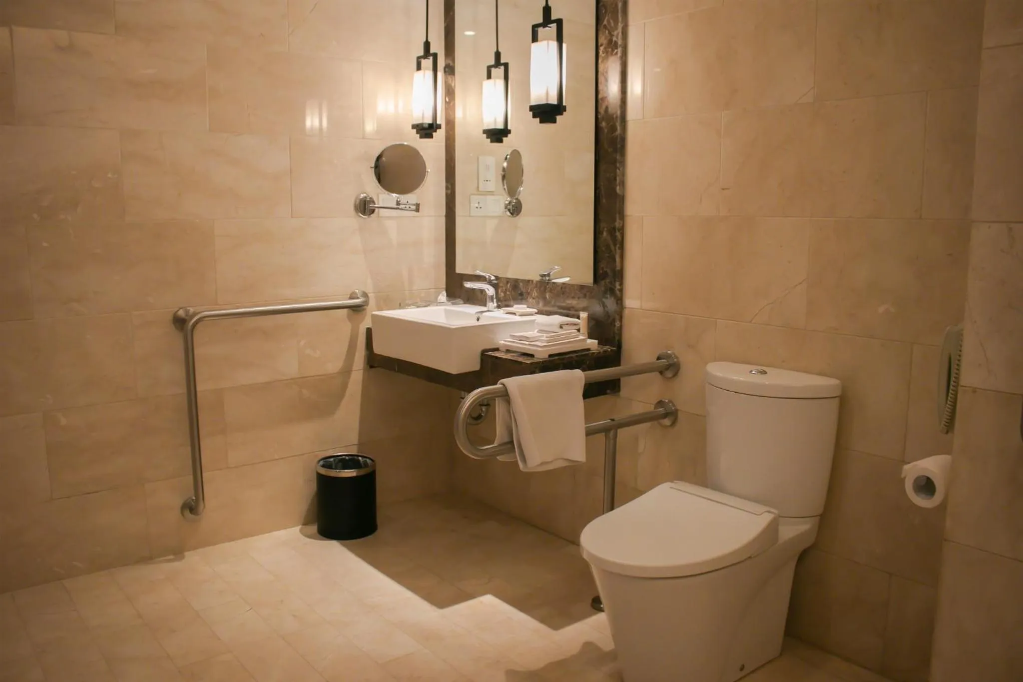 Photo of the whole room in Crowne Plaza Bandung by IHG