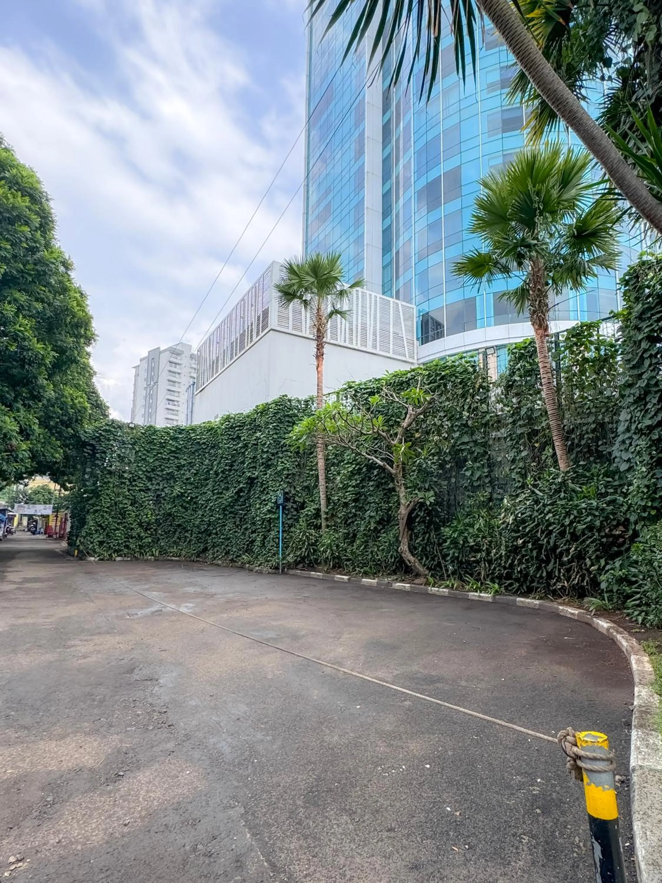 Parking in Crowne Plaza Bandung by IHG