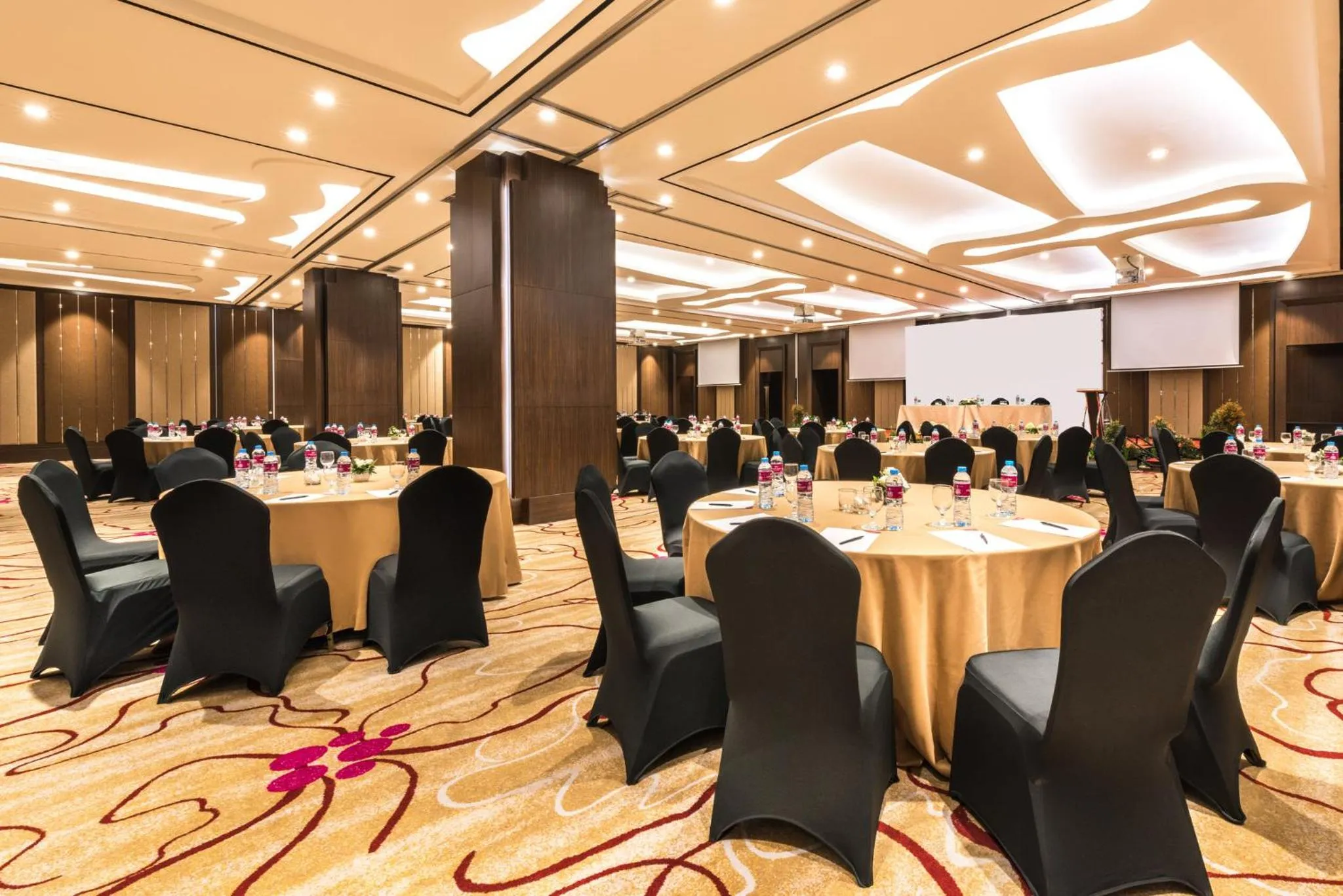 Meeting/conference room in Crowne Plaza Bandung by IHG