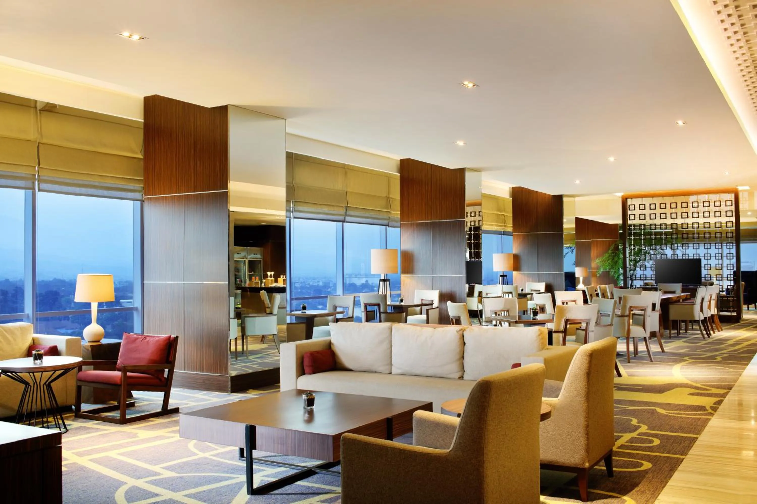 Restaurant/places to eat in Crowne Plaza Bandung by IHG