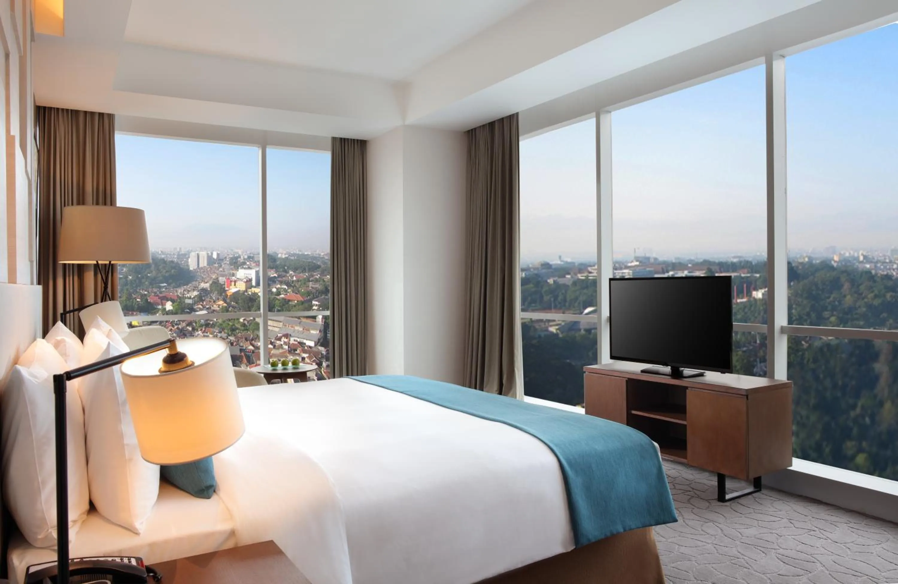 Bed in Crowne Plaza Bandung by IHG