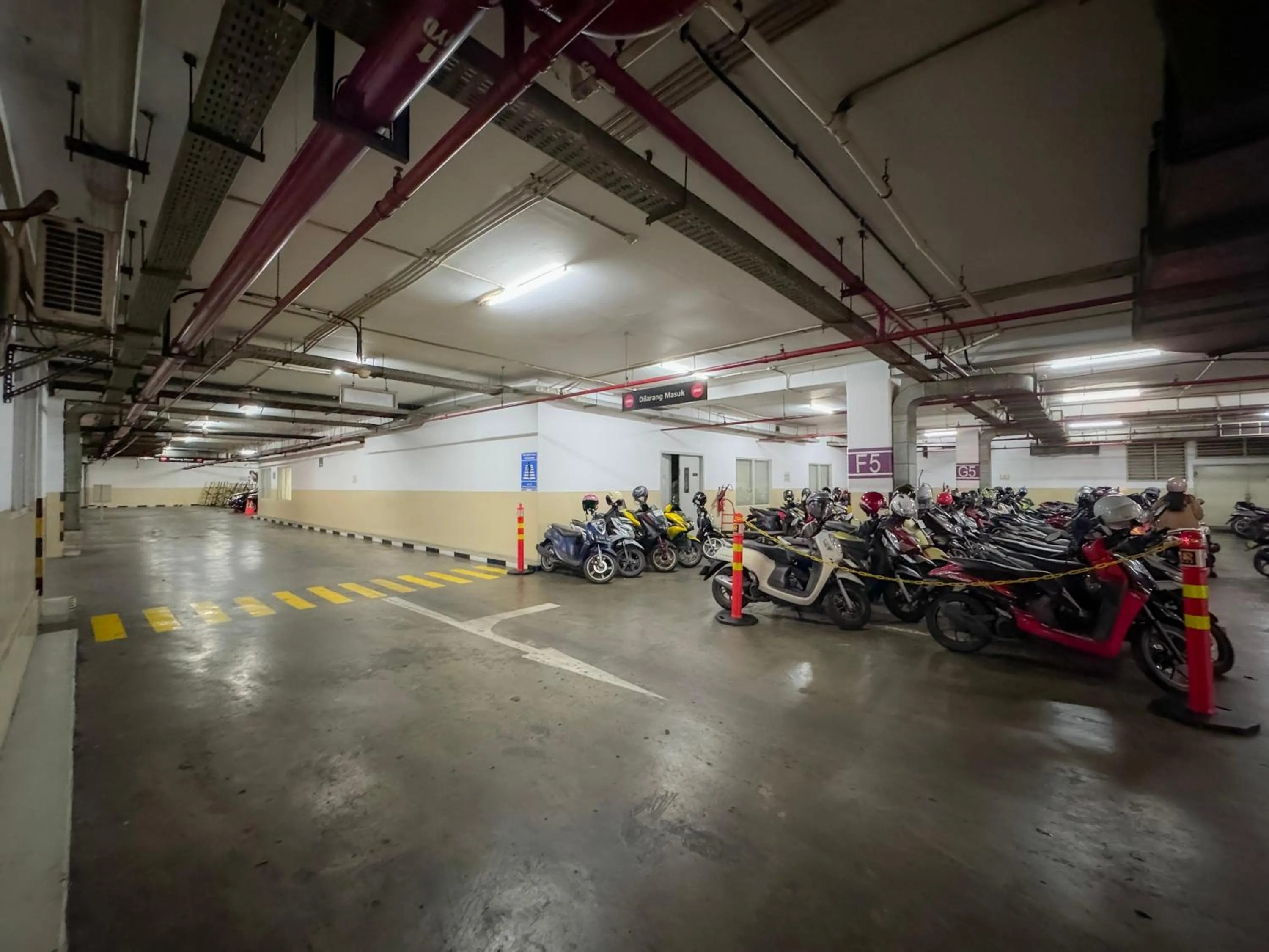 Parking in Crowne Plaza Bandung by IHG