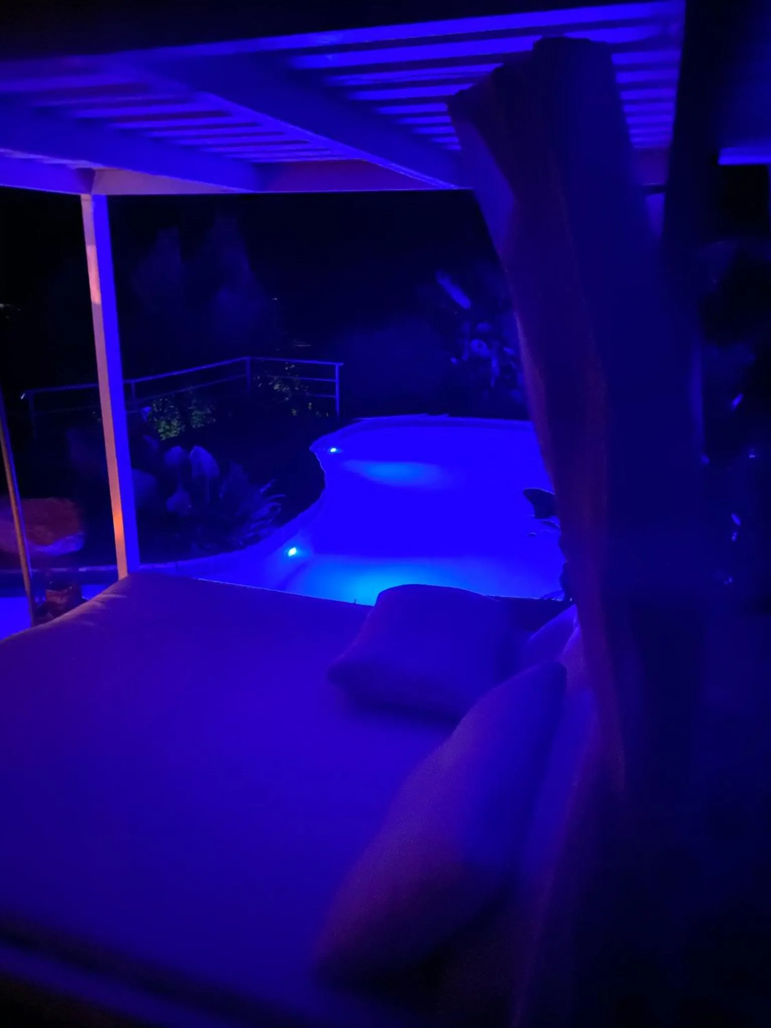 Swimming pool, Bed in Relax tiny villas 40 meters of the beach