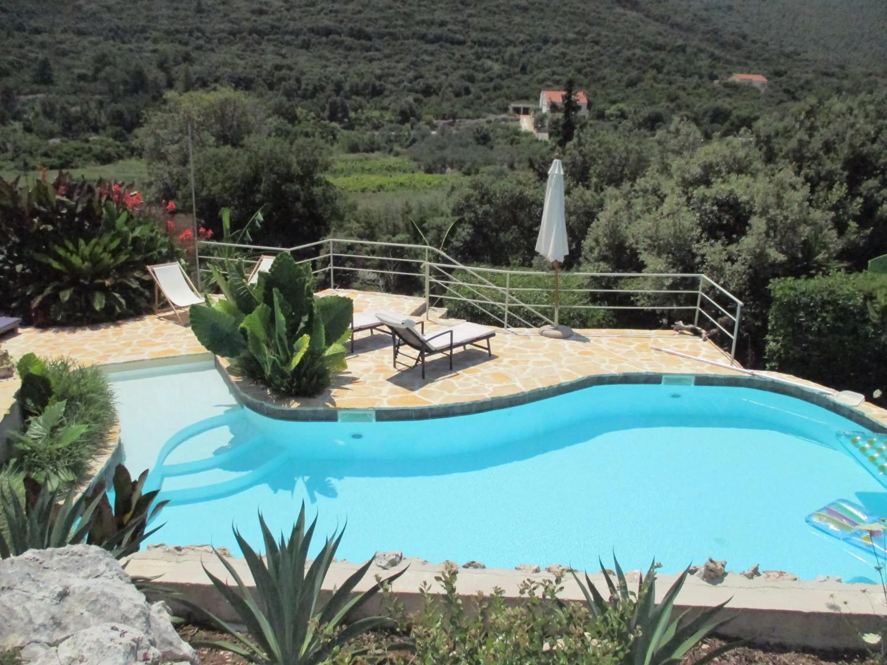 Garden in Relax tiny villas 40 meters of the beach