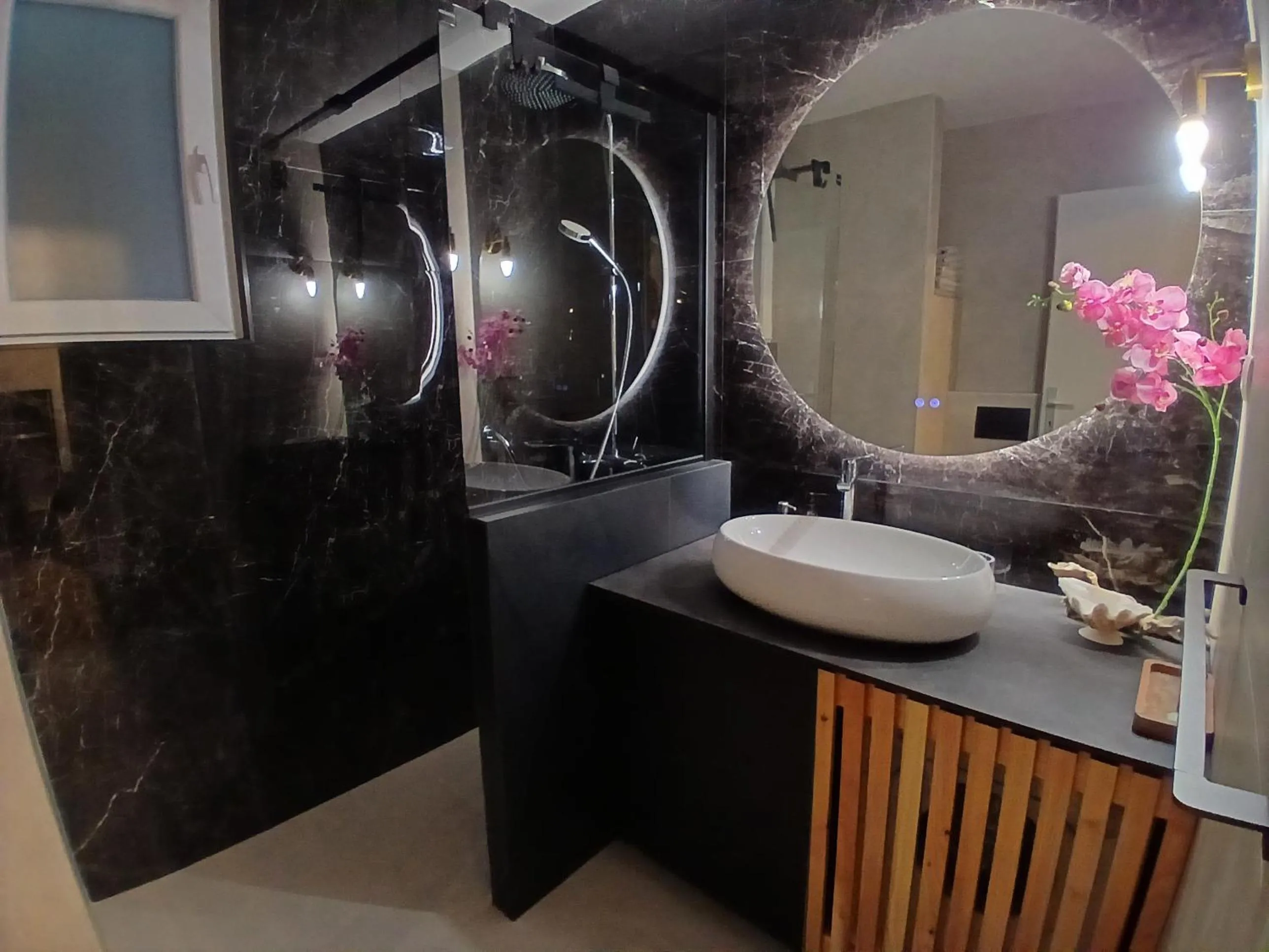 Bathroom in Relax tiny villas 40 meters of the beach
