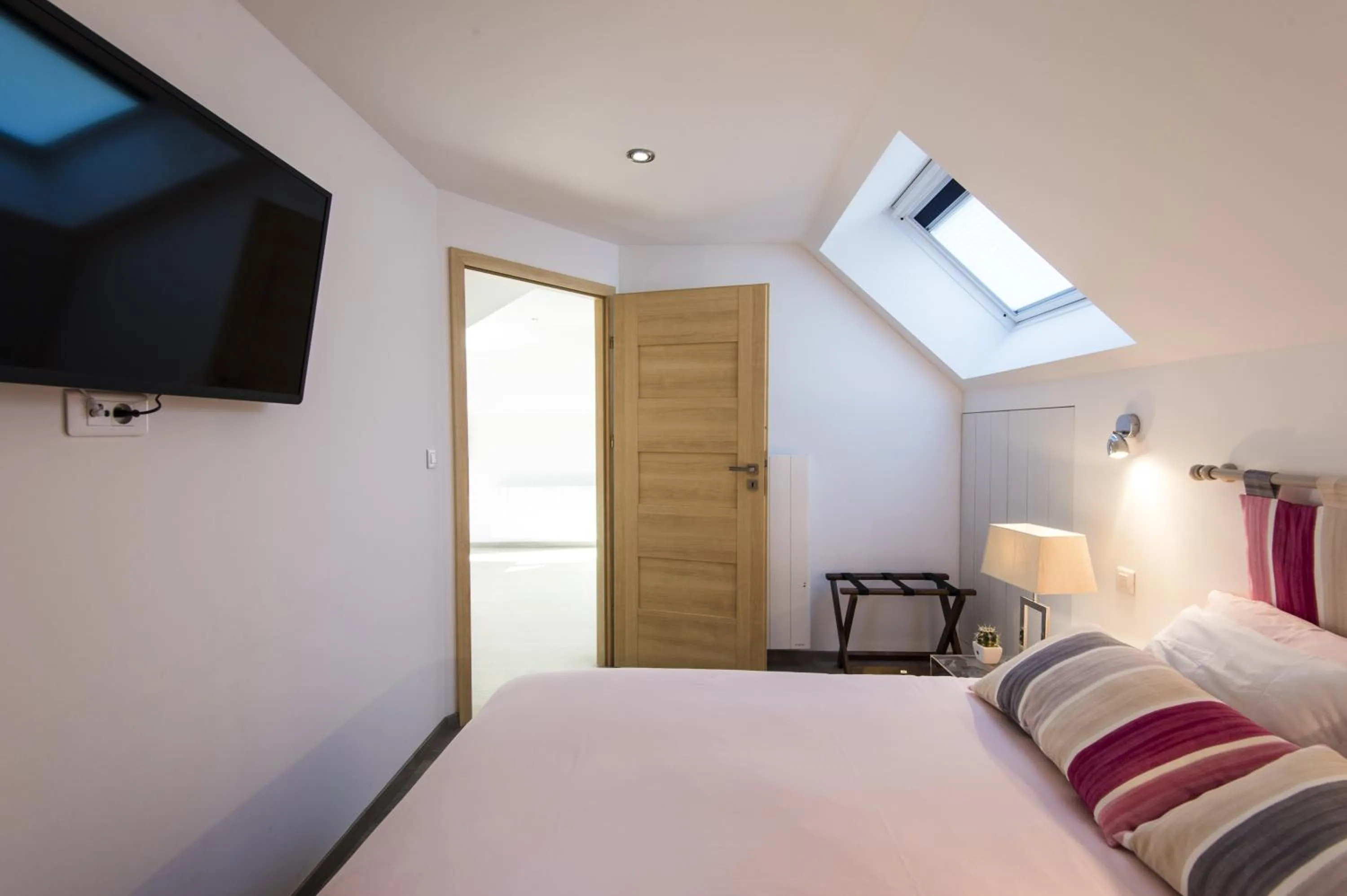 Bedroom, Bed in Espace Zen'ing