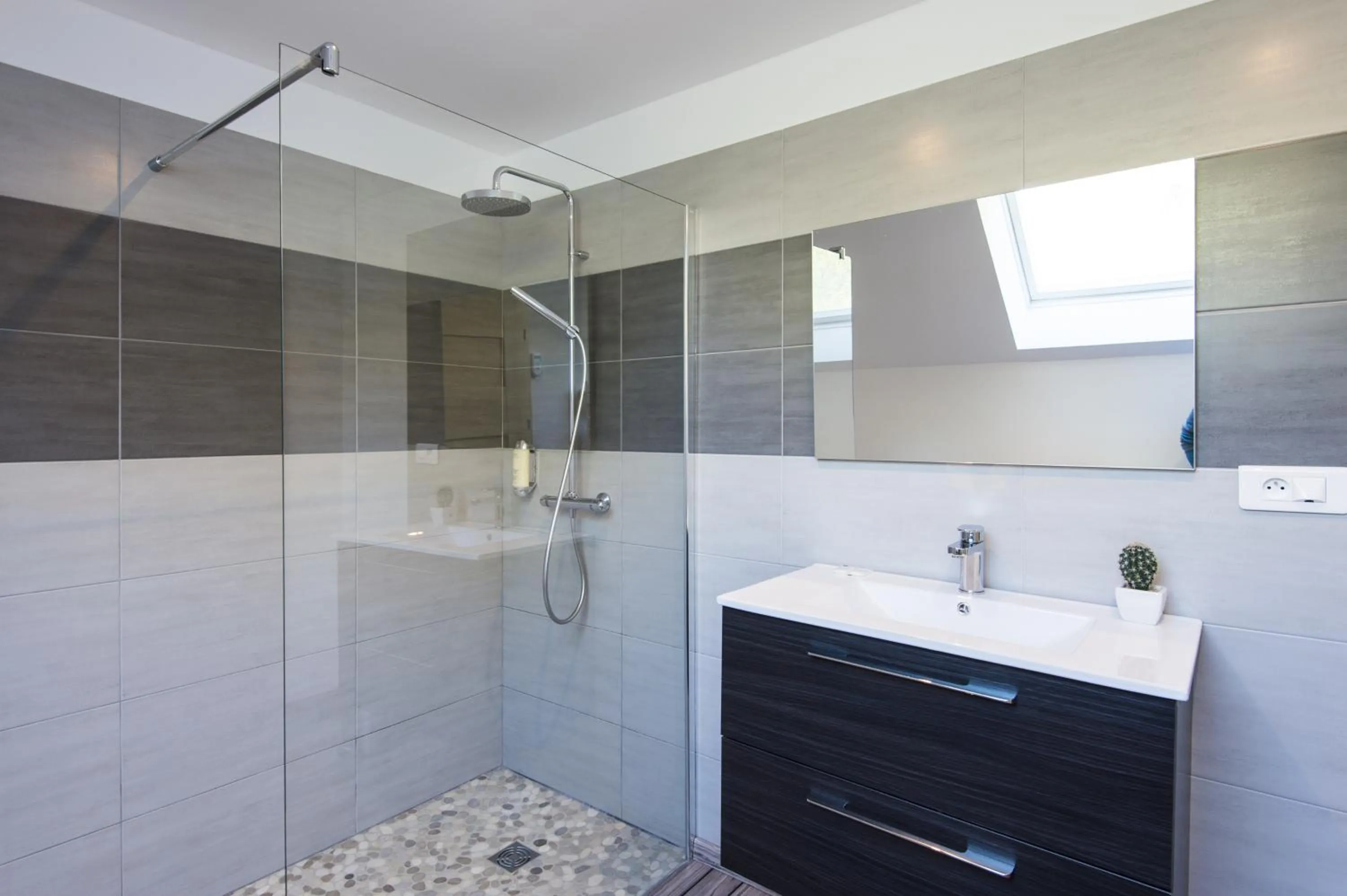 Shower in Espace Zen'ing