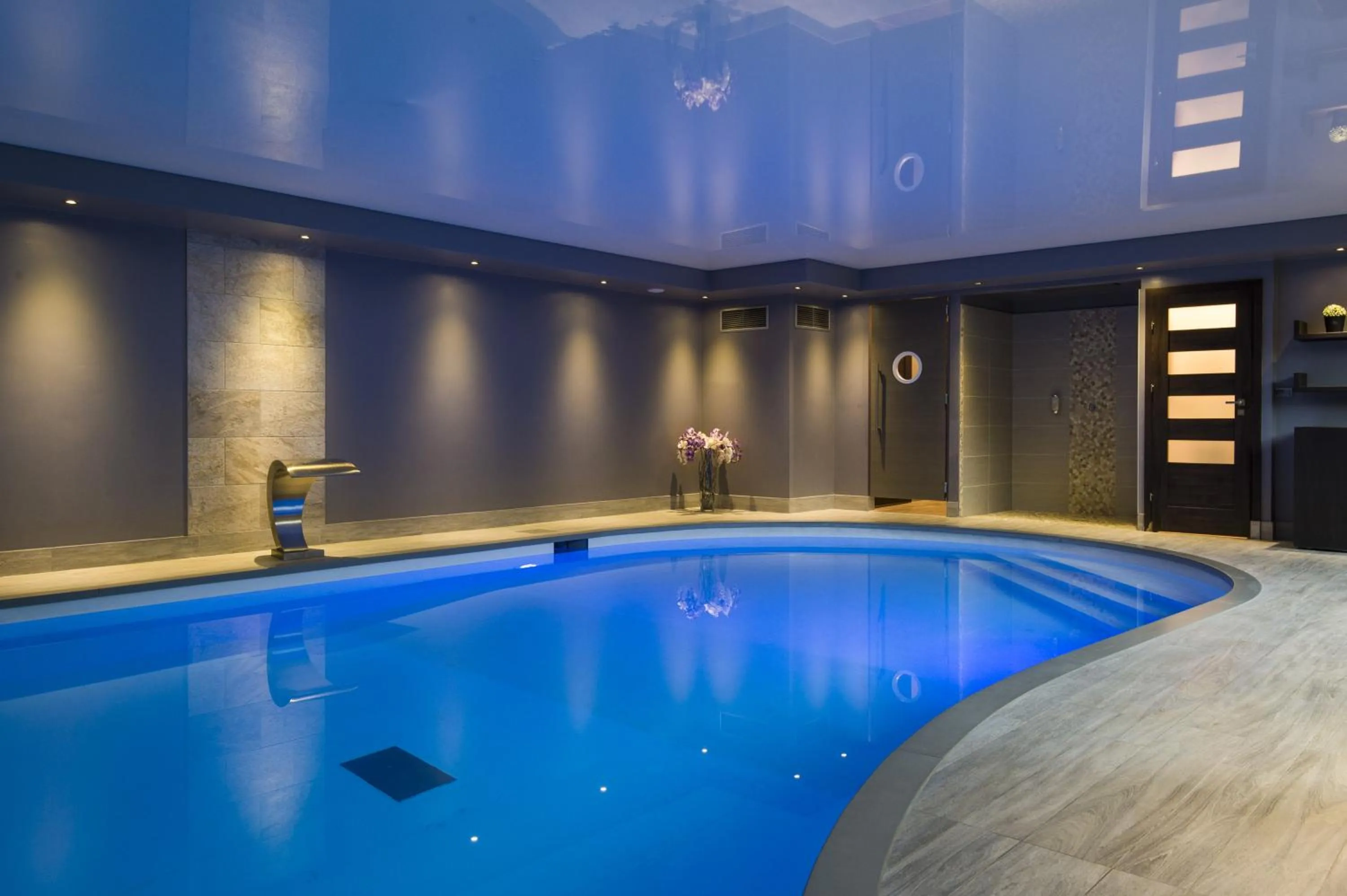 Swimming pool in Espace Zen'ing