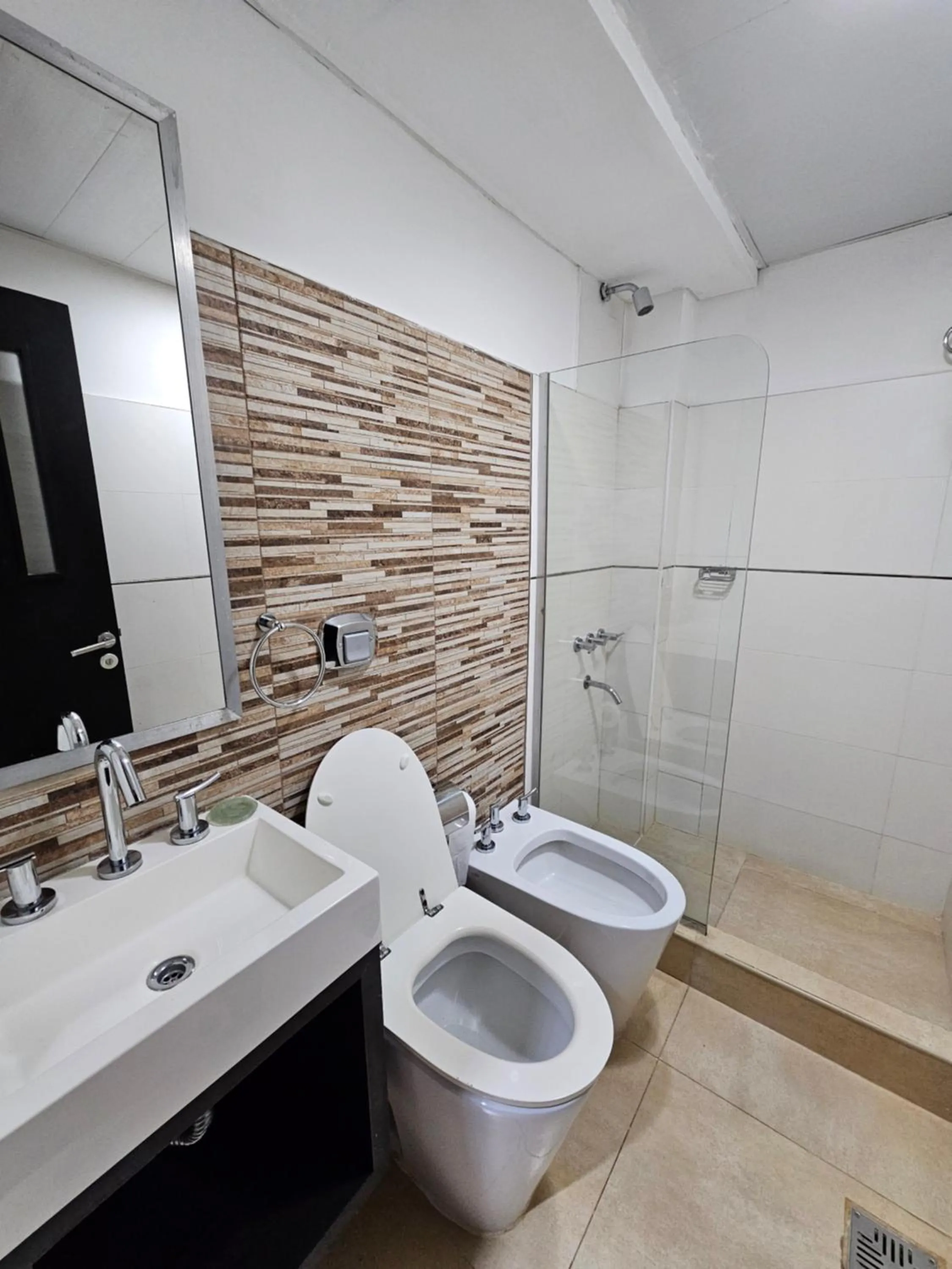 Shower in Hotel Grand Lago