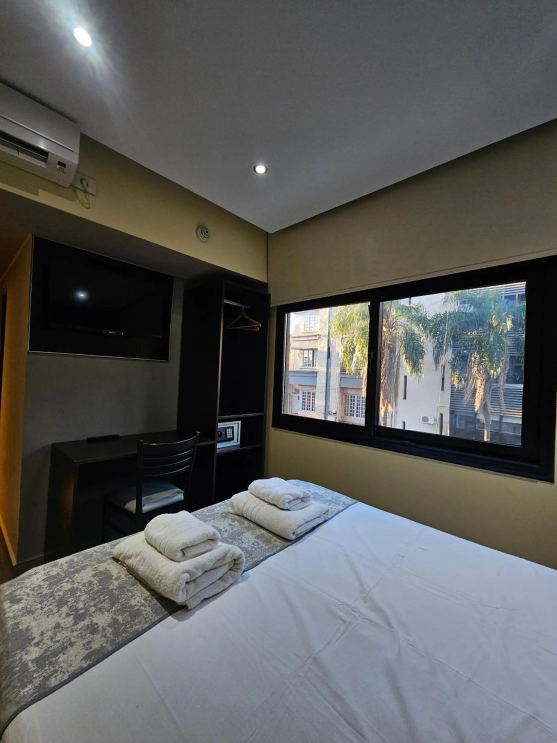 Bed in Hotel Grand Lago
