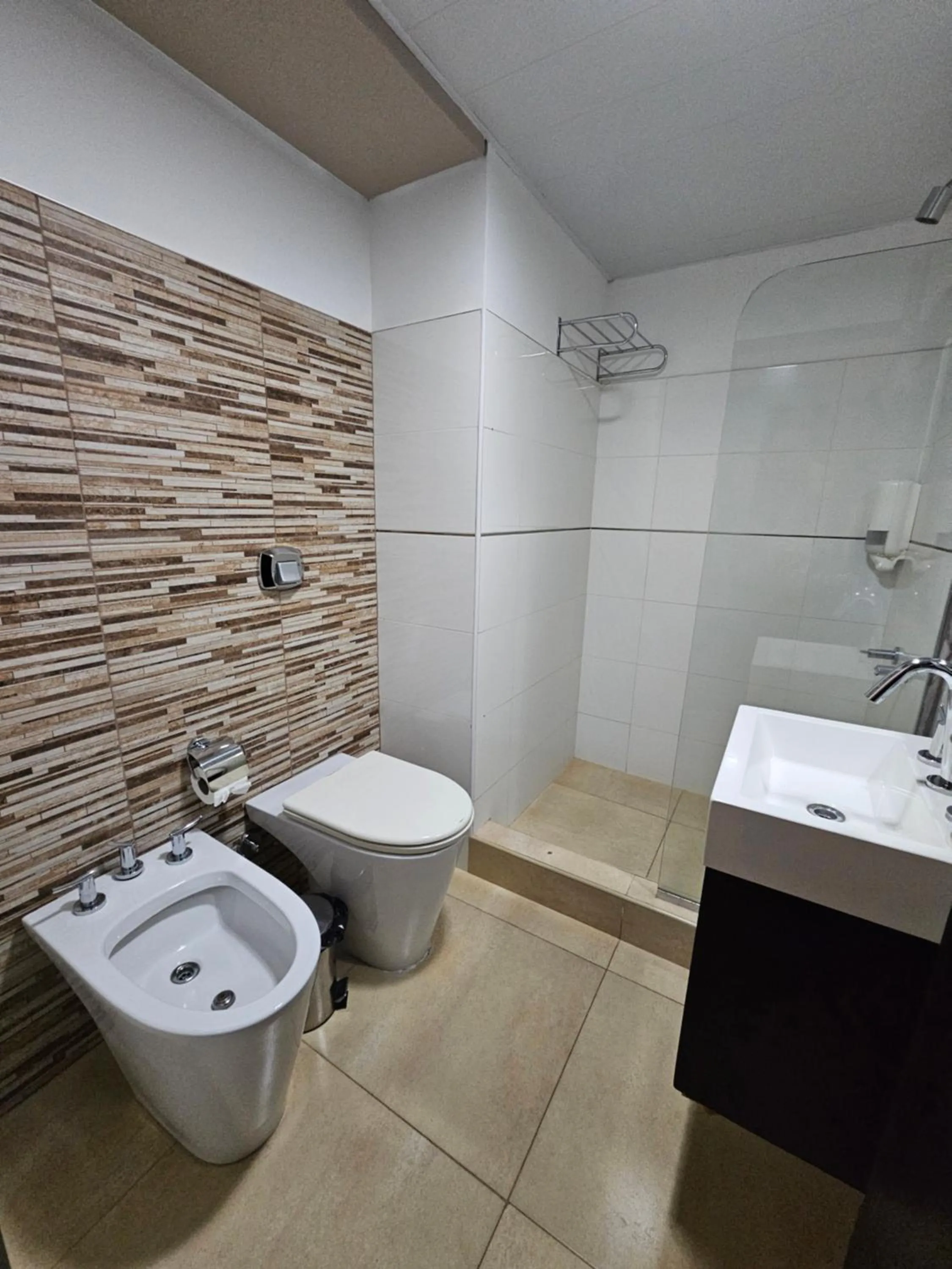 Shower in Hotel Grand Lago