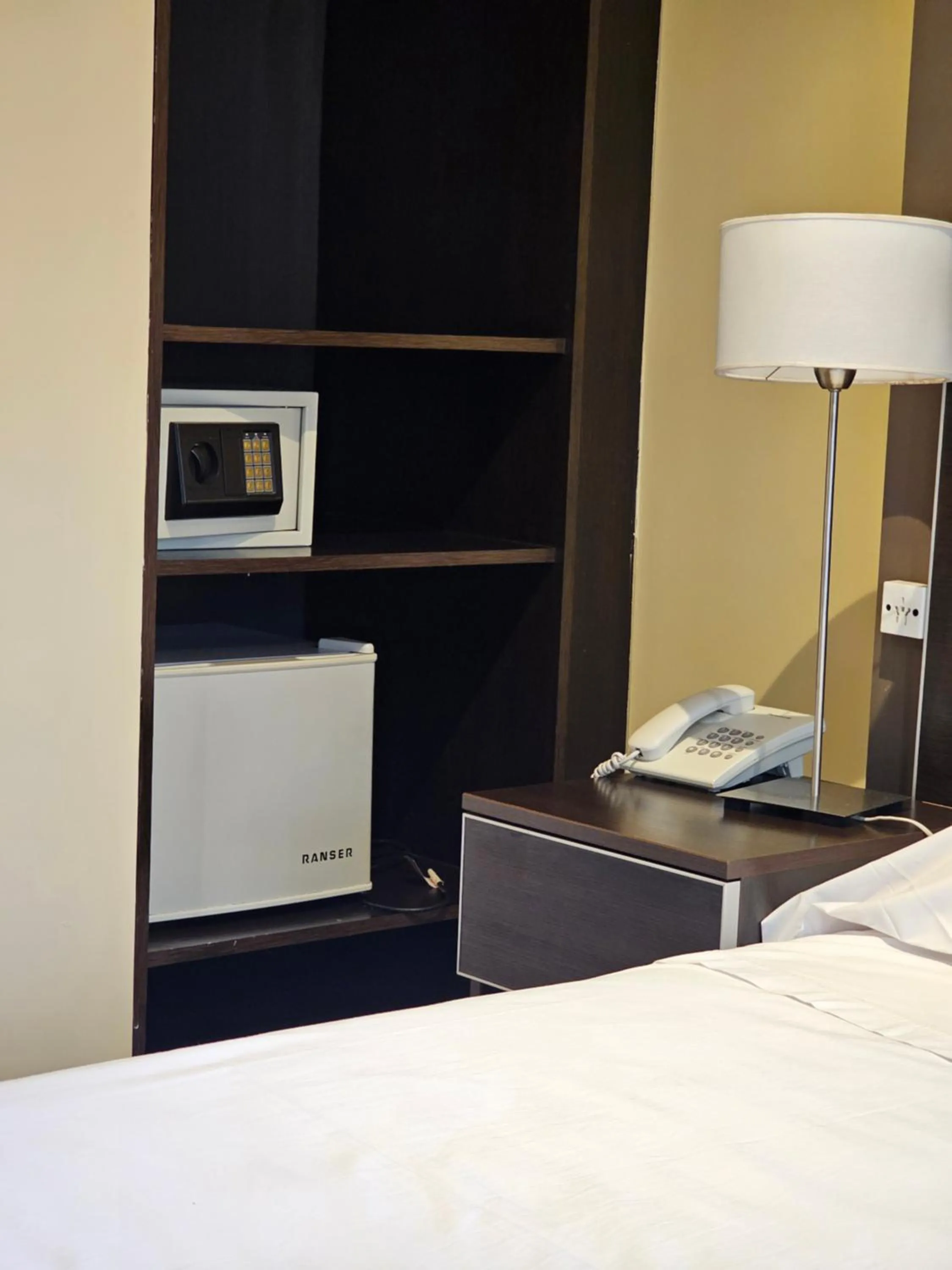 Bedroom, Bed in Hotel Grand Lago