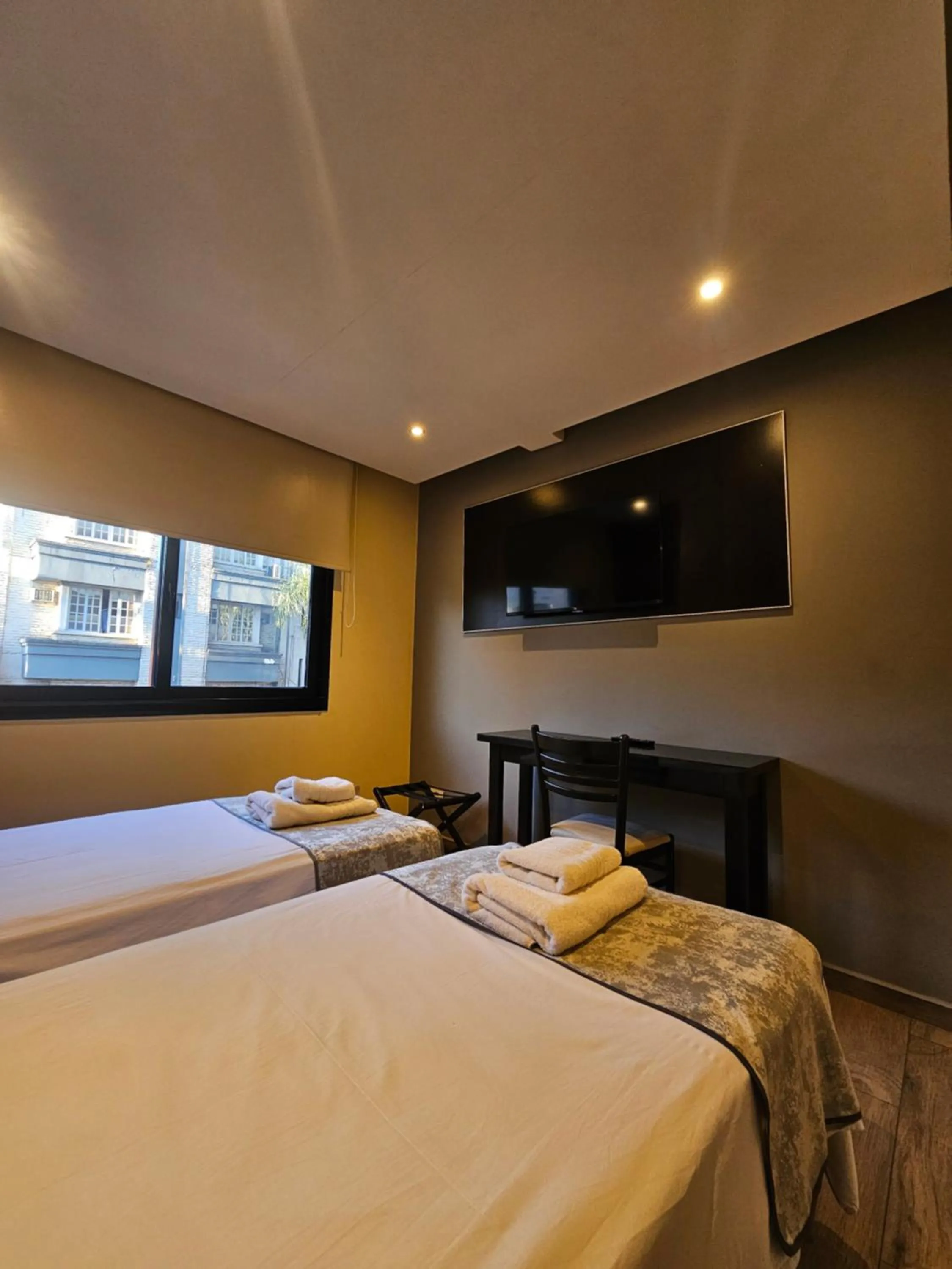 TV and multimedia, Bed in Hotel Grand Lago