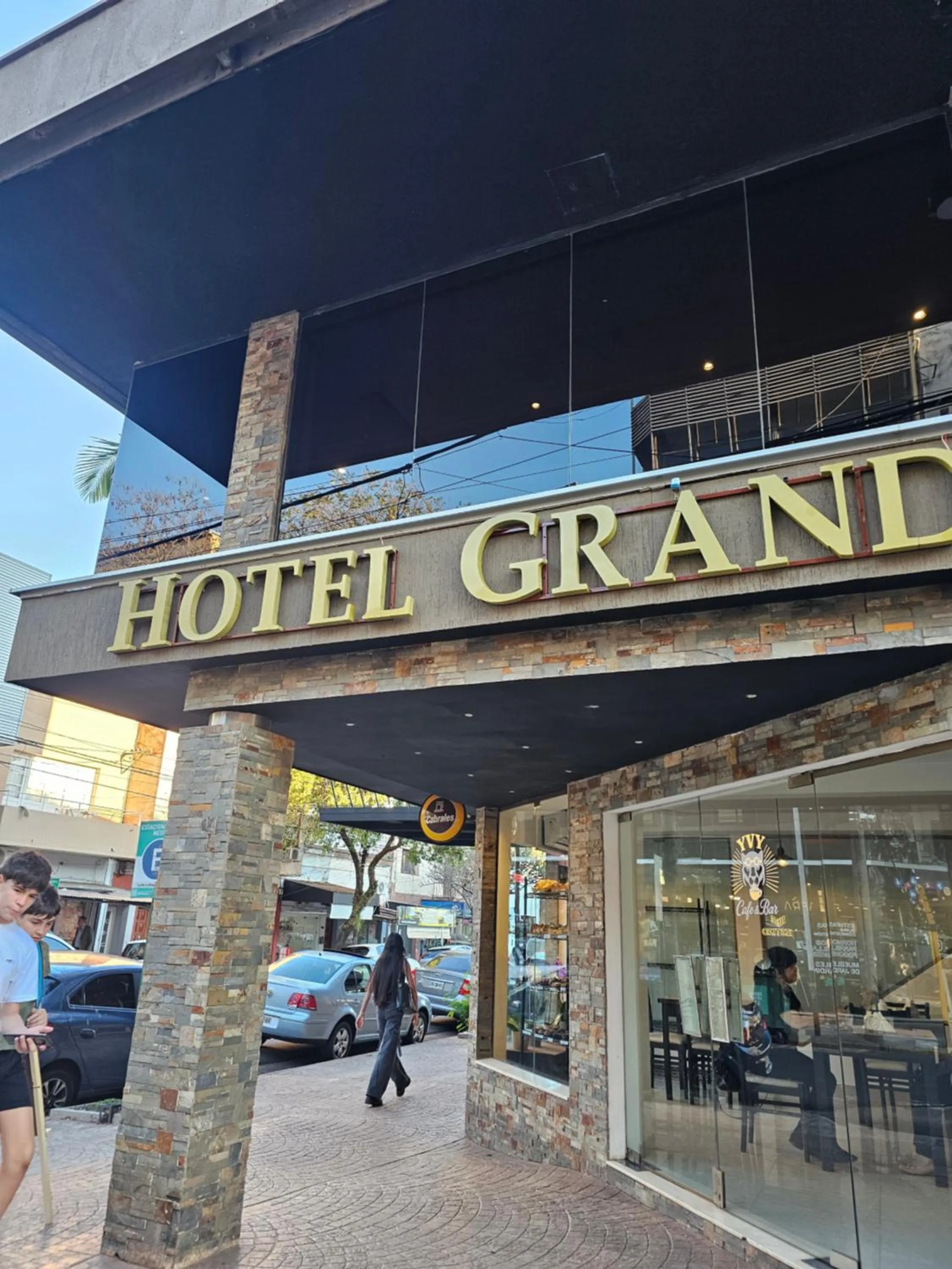Day in Hotel Grand Lago