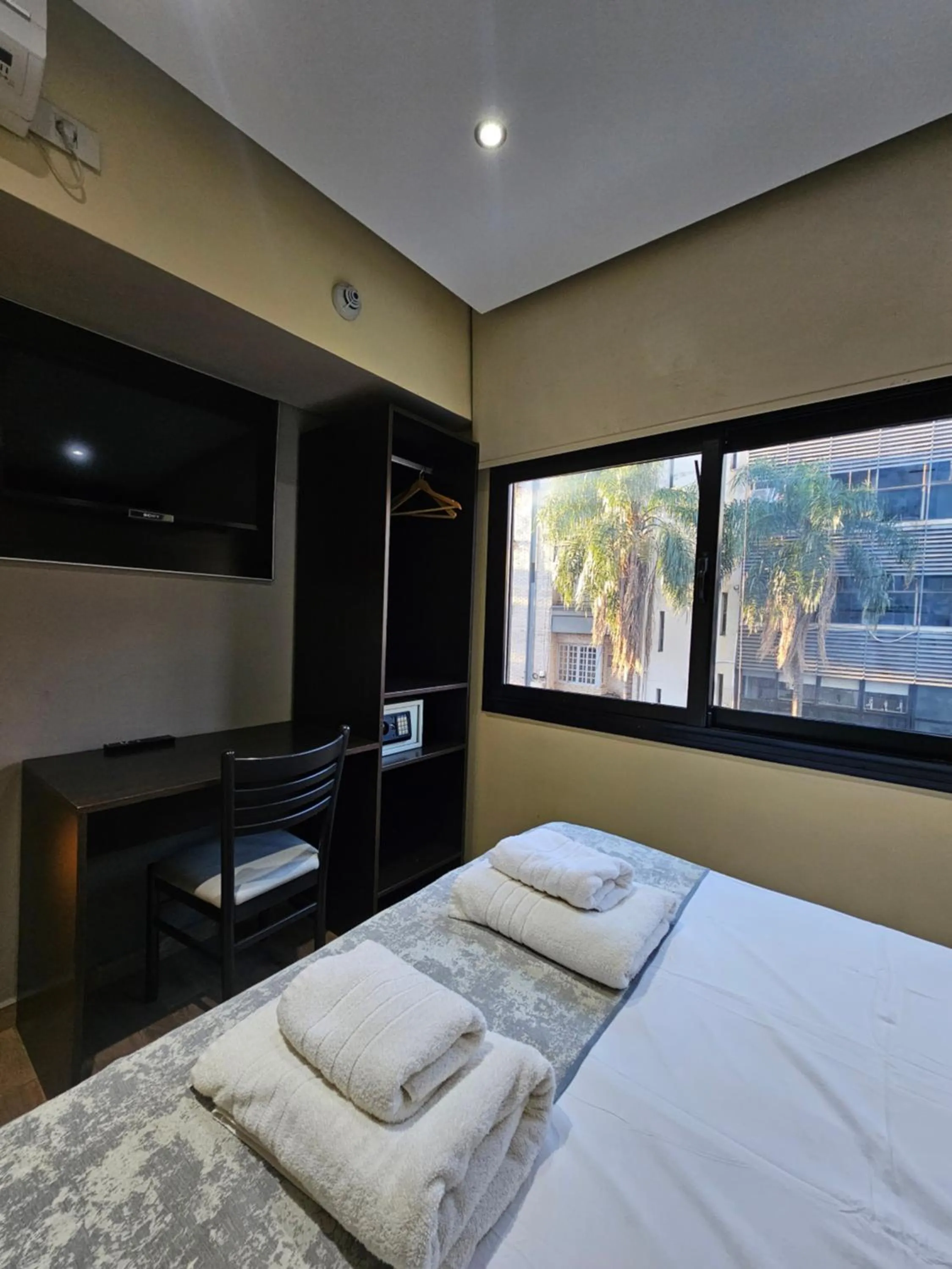 TV and multimedia, Bed in Hotel Grand Lago